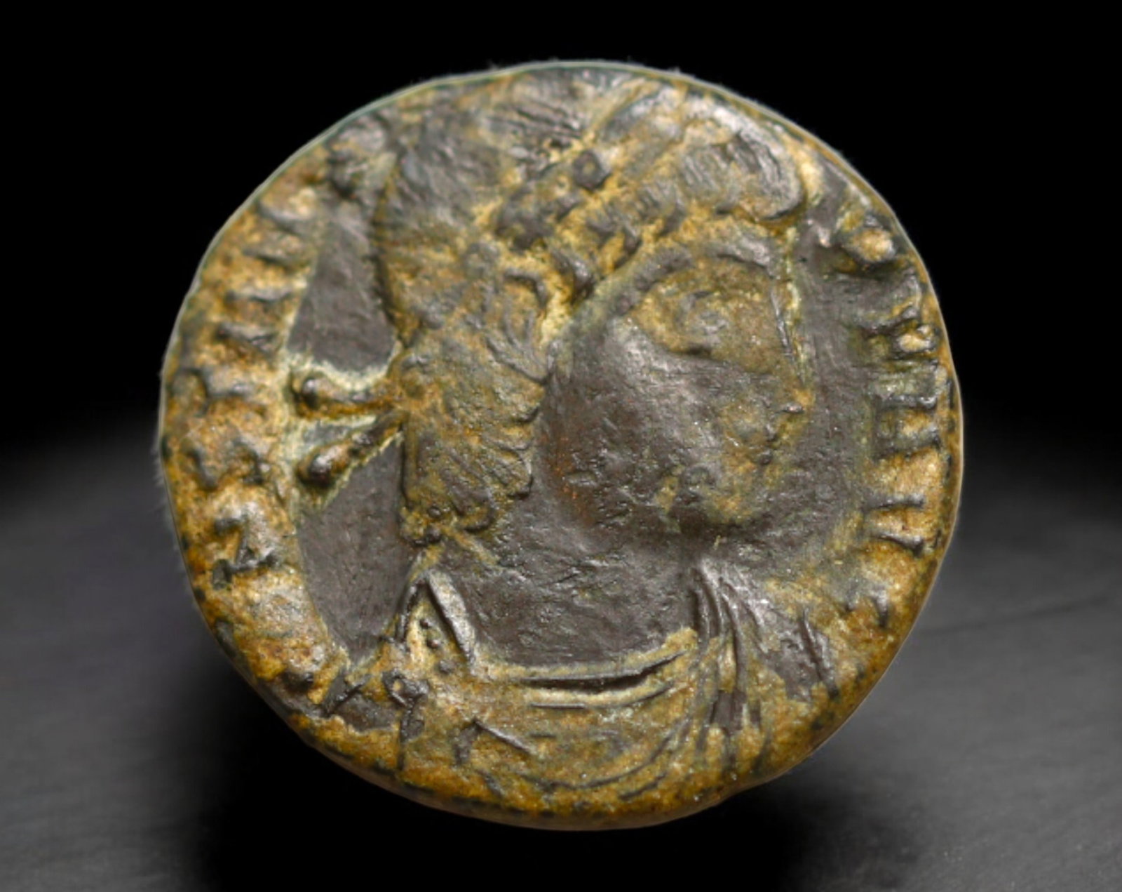 ROMAN EMPIRE: AE Coin - Bronze Issue, 15mm, 1.4g: A lot of bronze coins from the Roman Empire, reflecting the practical monetary fabric of the Imperial economy. These modestly sized bronzes likely span different emperors and issues, underscoring the 