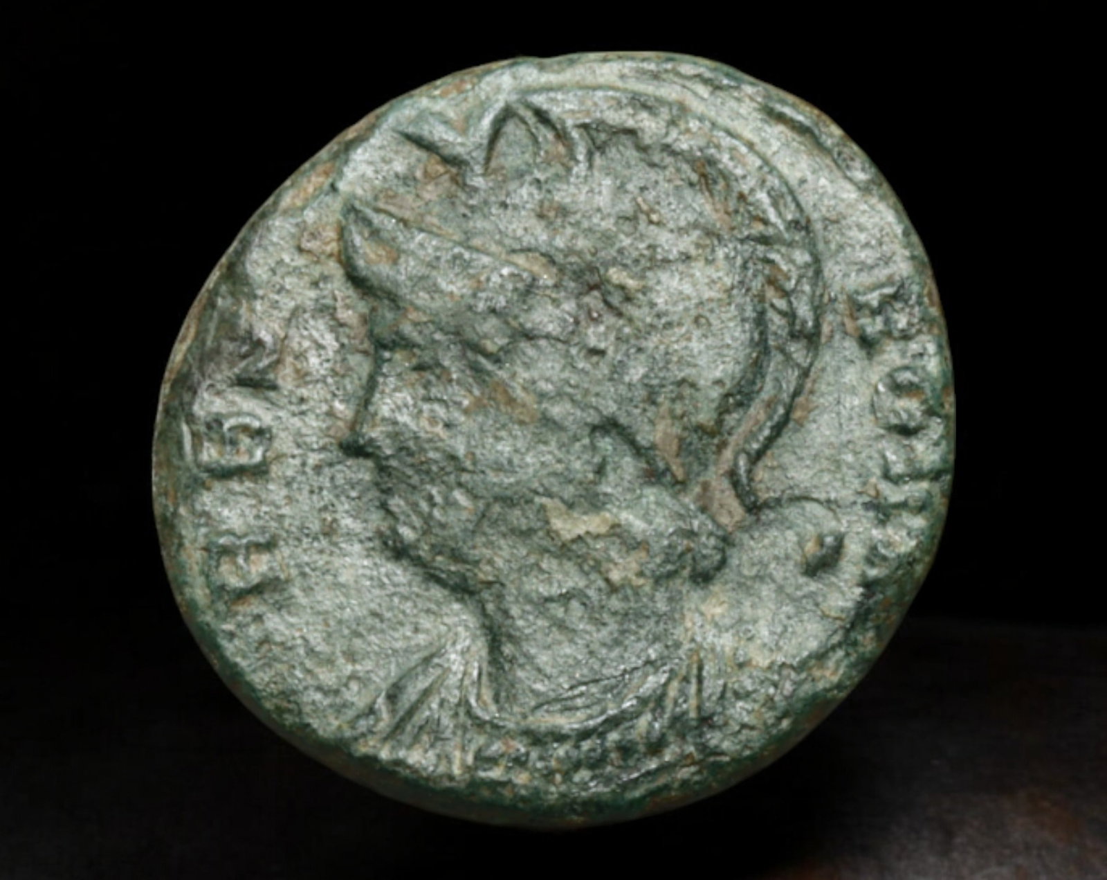 ROMAN EMPIRE: AE Coin - Bronze Issue, 16mm, 2.1g: A lot of bronze coins from the Roman Empire, reflecting the practical monetary fabric of the Imperial economy. These modestly sized bronzes likely span different emperors and issues, underscoring the 