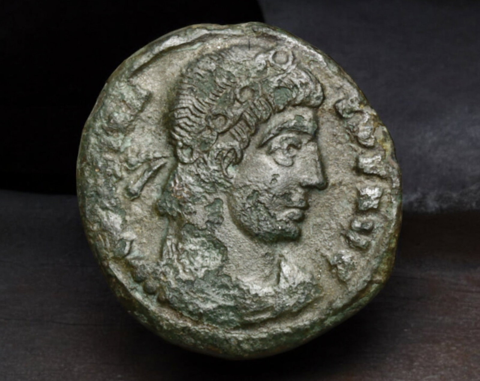 ROMAN EMPIRE: AE Coin - Bronze Issue, 16x17mm, 1.6g: A lot of bronze coins from the Roman Empire, reflecting the practical monetary fabric of the Imperial economy. These modestly sized bronzes likely span different emperors and issues, underscoring the 