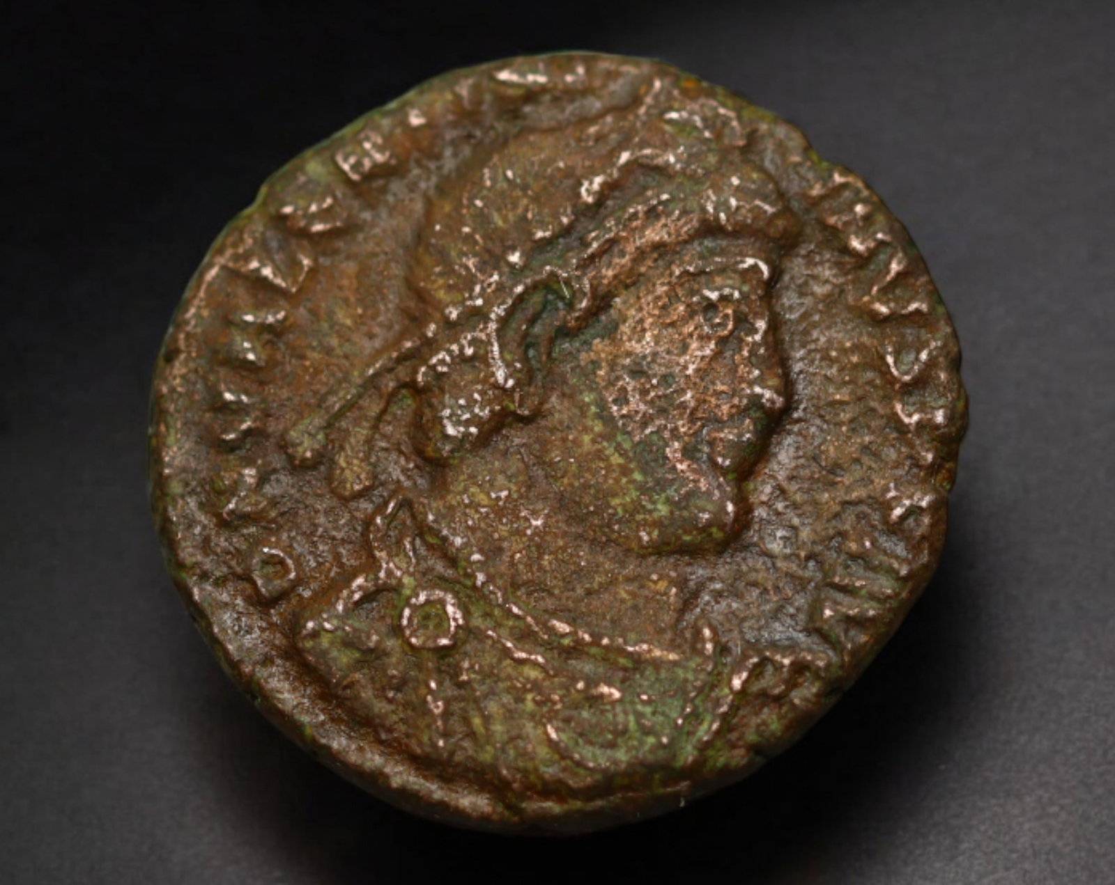 ROMAN EMPIRE: AE Coin - Bronze Issue, 16x17mm, 2.5g: A lot of bronze coins from the Roman Empire, reflecting the practical monetary fabric of the Imperial economy. These modestly sized bronzes likely span different emperors and issues, underscoring the 