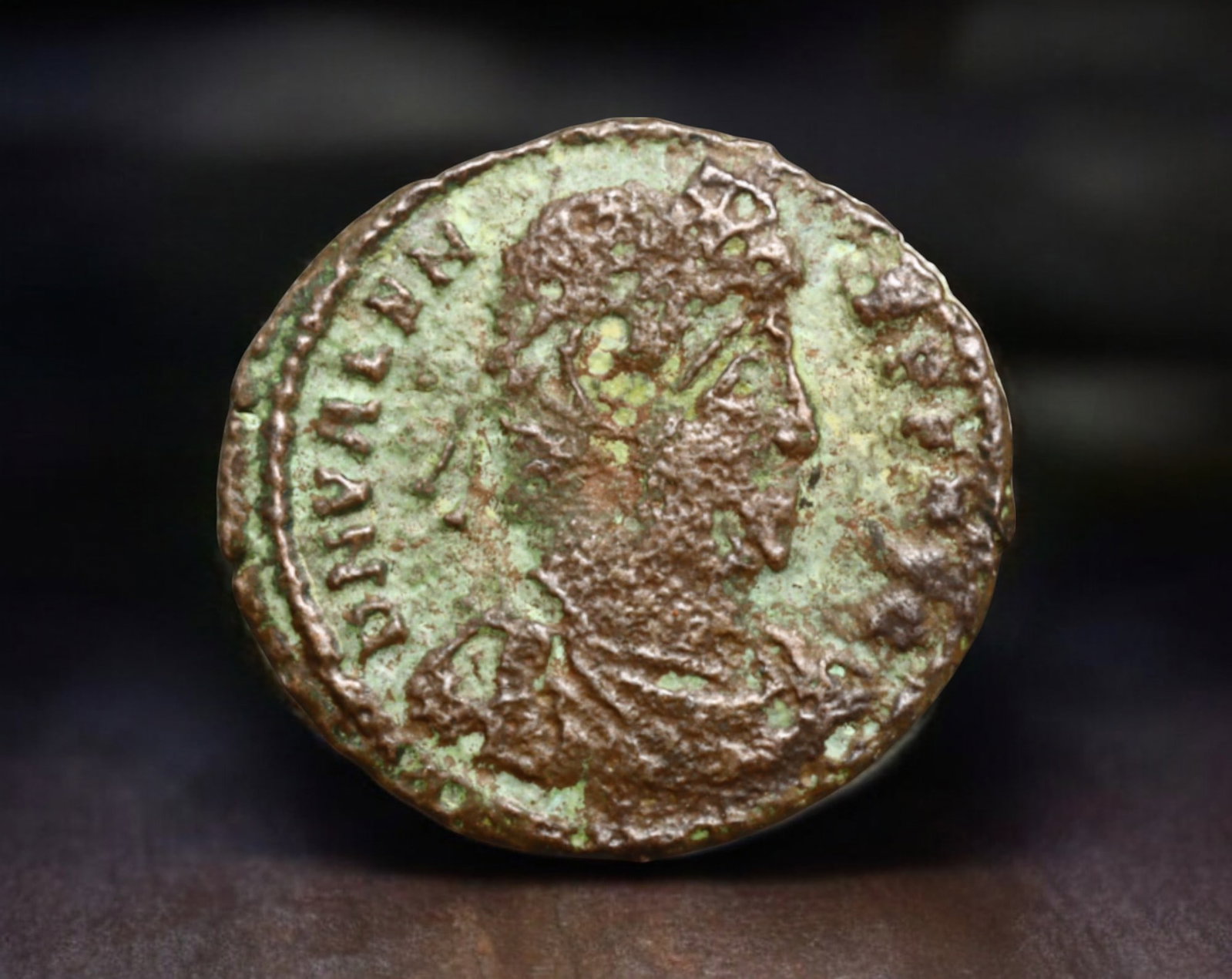 ROMAN EMPIRE: AE Coin - Bronze Issue, 18x19mm, 1.9g: A lot of bronze coins from the Roman Empire, reflecting the practical monetary fabric of the Imperial economy. These modestly sized bronzes likely span different emperors and issues, underscoring the 