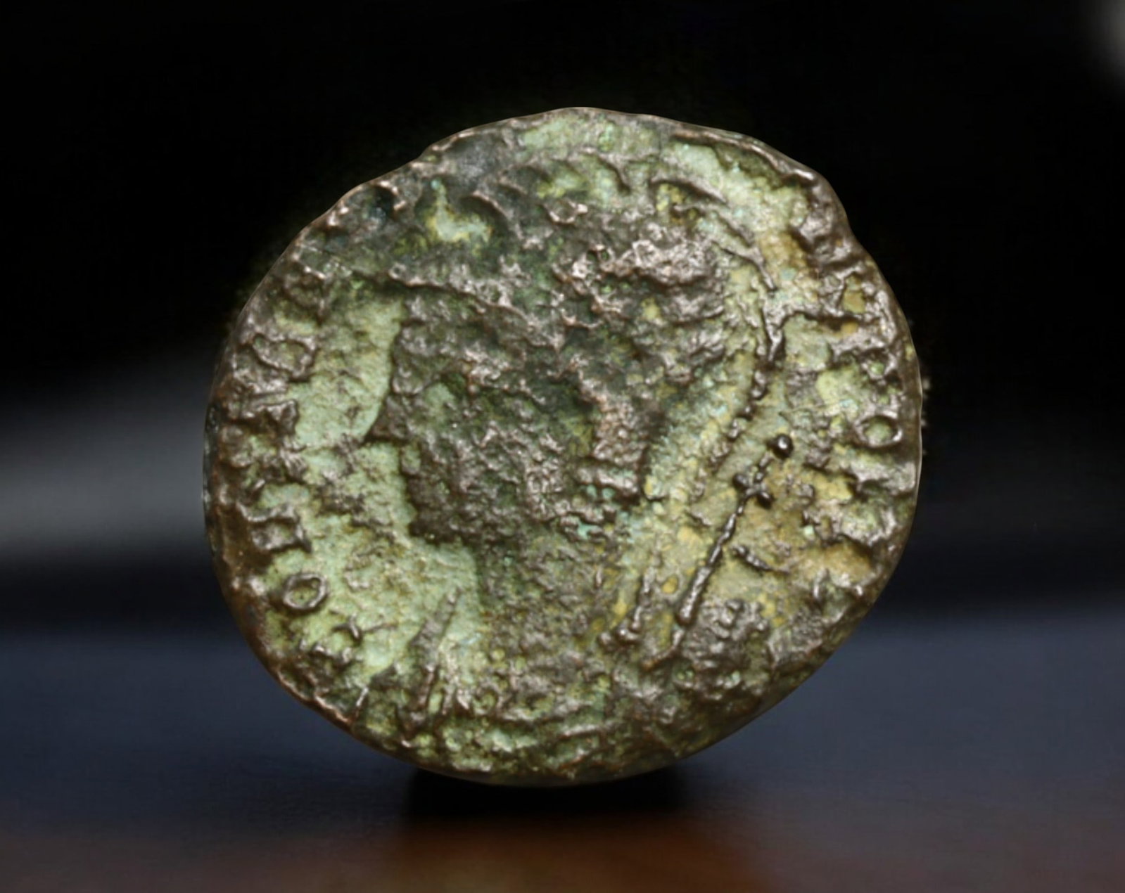 ROMAN EMPIRE: AE Coin - Bronze Issue, 15x17mm, 1.7g: A lot of bronze coins from the Roman Empire, reflecting the practical monetary fabric of the Imperial economy. These modestly sized bronzes likely span different emperors and issues, underscoring the 