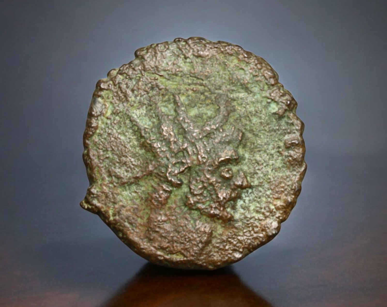 ROMAN EMPIRE: AE Coin - Bronze Issue, 16x18mm, 2.1g: A lot of bronze coins from the Roman Empire, reflecting the practical monetary fabric of the Imperial economy. These modestly sized bronzes likely span different emperors and issues, underscoring the 