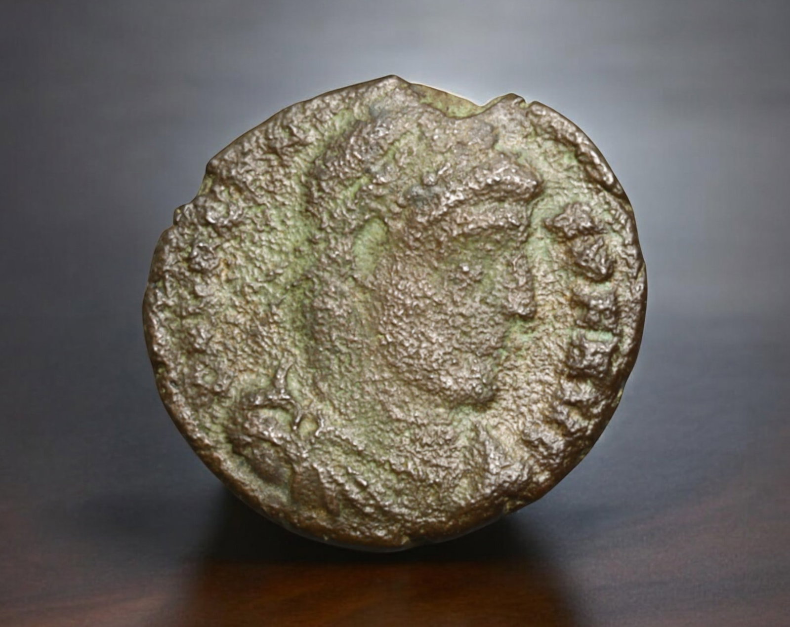 ROMAN EMPIRE: AE Coin - Bronze Issue, 17mm, 2.4g: A lot of bronze coins from the Roman Empire, reflecting the practical monetary fabric of the Imperial economy. These modestly sized bronzes likely span different emperors and issues, underscoring the 