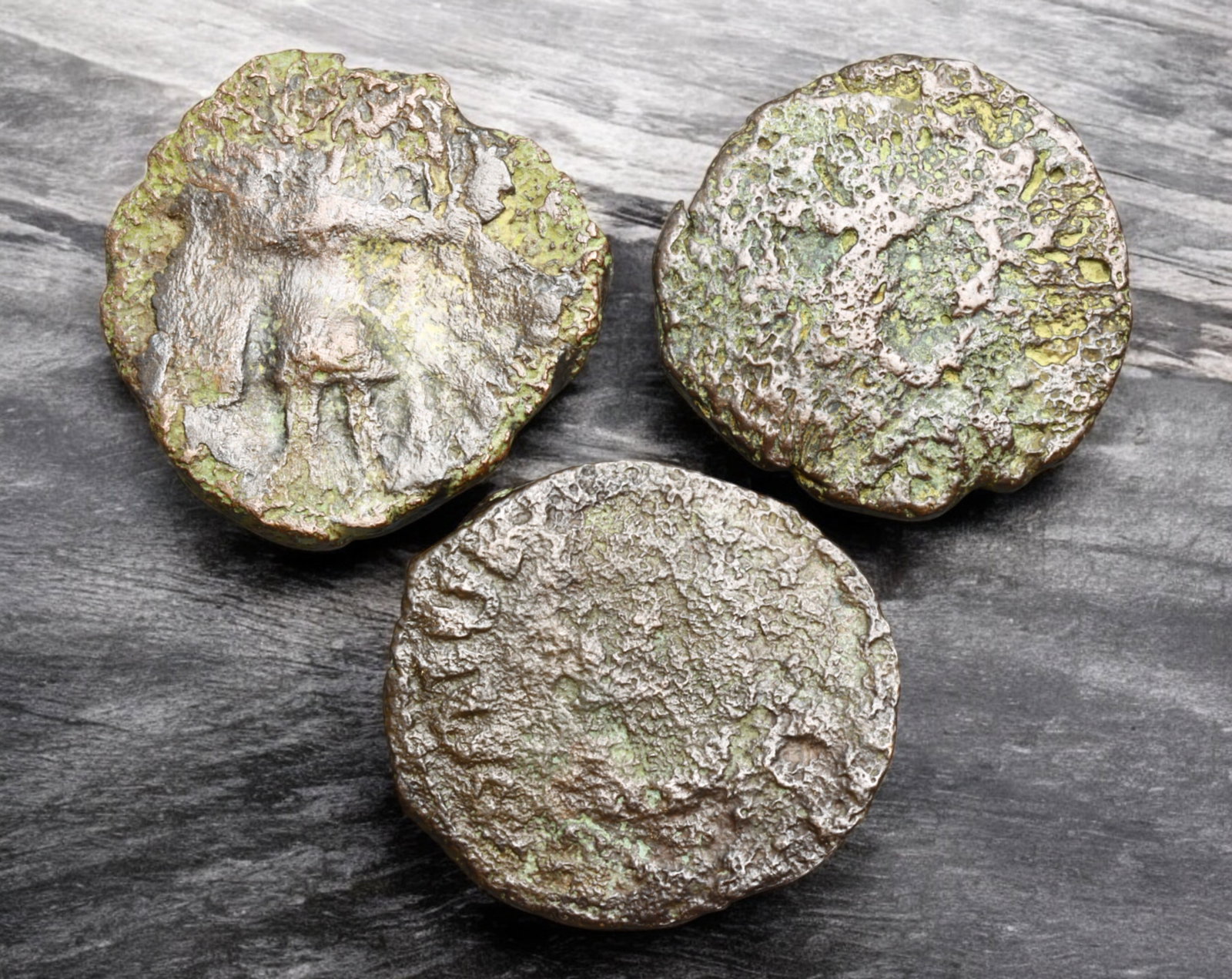 ROMAN EMPIRE: AE Coins - Bronze Issue, 21-23mm, 10.9g, Lot of 3: A lot of bronze coins from the Roman Empire, reflecting the practical monetary fabric of the Imperial economy. These modestly sized bronzes likely span different emperors and issues, underscoring the 