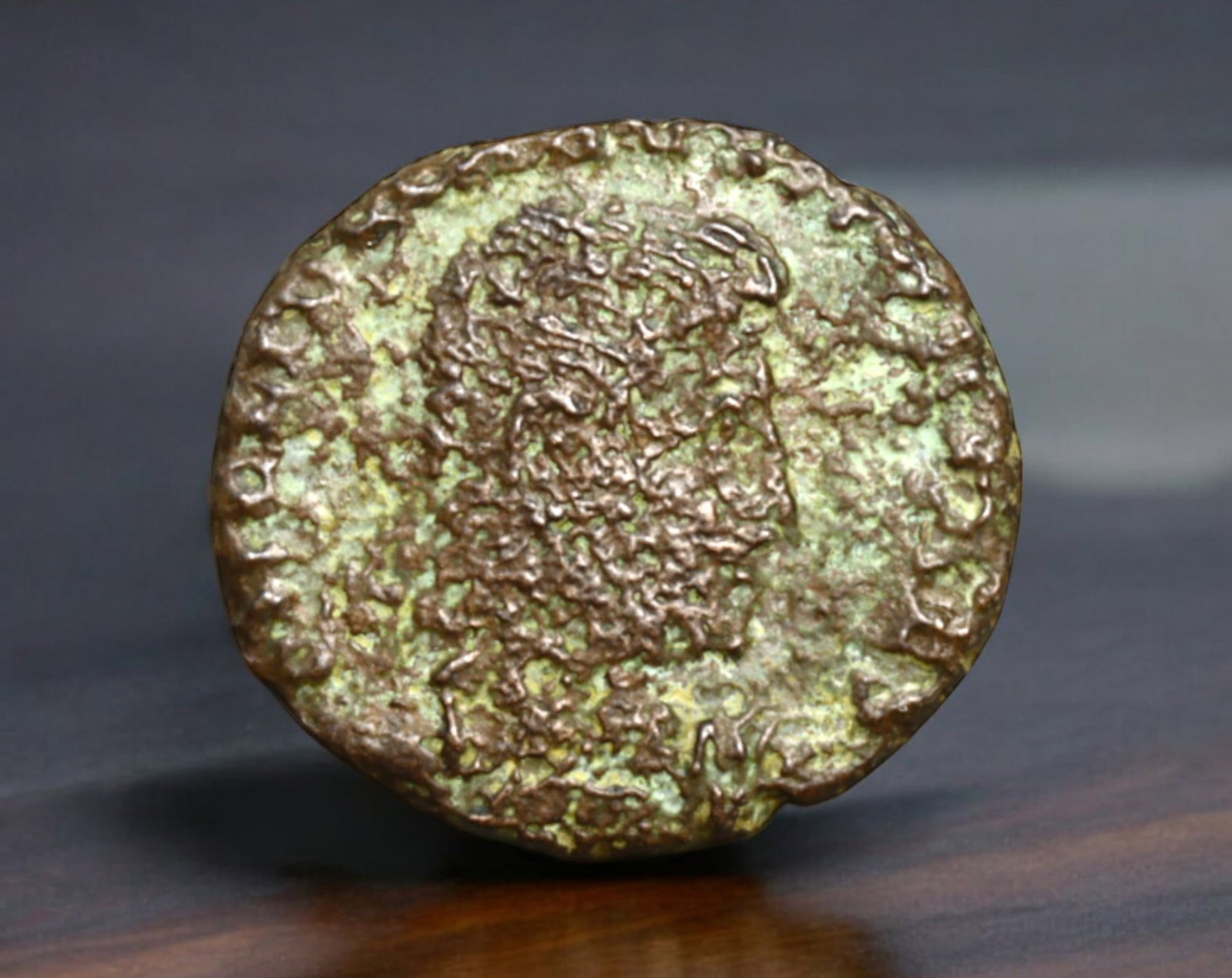 ROMAN EMPIRE: AE Coin - Bronze Issue, 15x16mm, 2.1g: A lot of bronze coins from the Roman Empire, reflecting the practical monetary fabric of the Imperial economy. These modestly sized bronzes likely span different emperors and issues, underscoring the 
