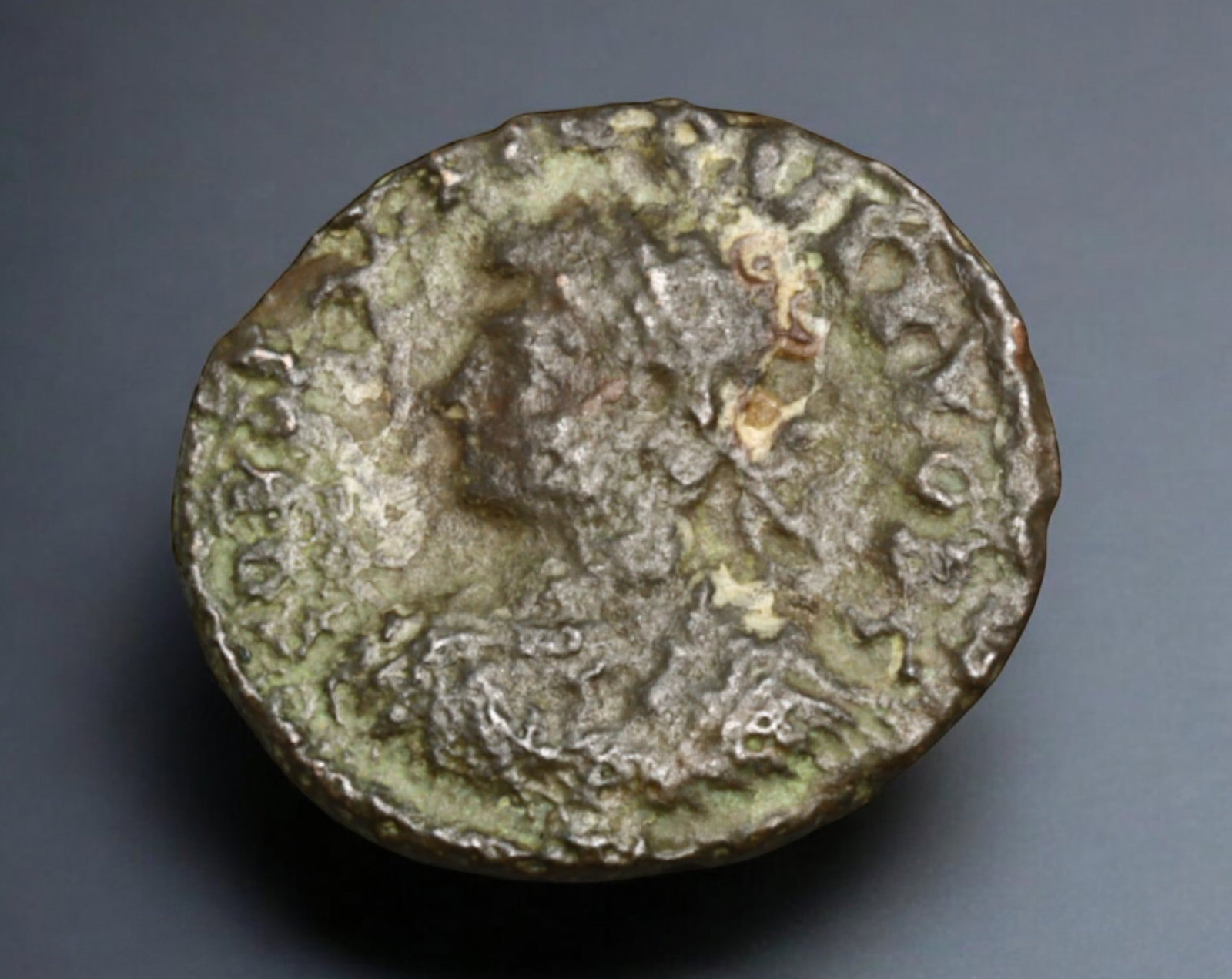 ROMAN EMPIRE: AE Coin - Bronze Issue, 16x18mm, 1.9g: A lot of bronze coins from the Roman Empire, reflecting the practical monetary fabric of the Imperial economy. These modestly sized bronzes likely span different emperors and issues, underscoring the 