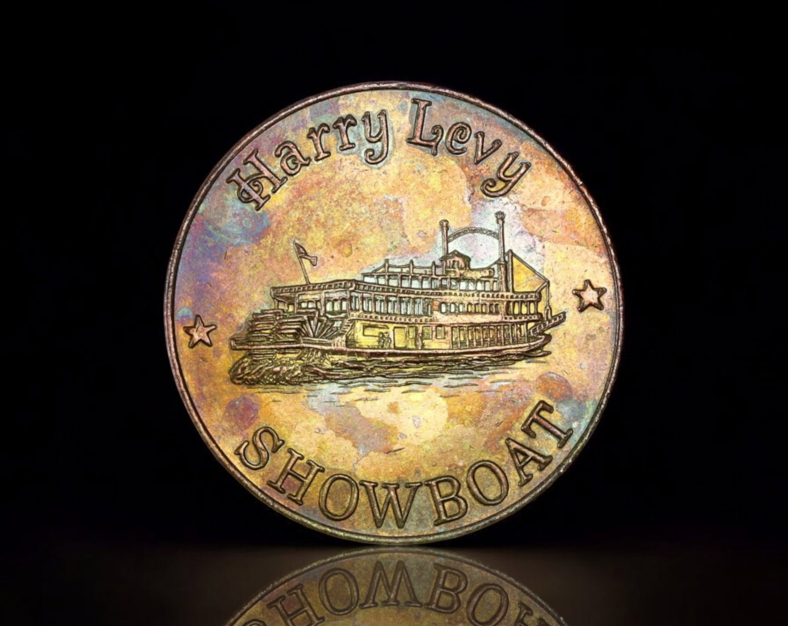 UNITED KINGDOM: Harry Levy Showboat Casino Token Coin - Brass, 3cm, 9.4g: A well-preserved brass casino token from the Harry Levy Showboat, measuring 3cm in diameter and weighing 9.4g. The obverse features an intricately detailed depiction of a classic riverboat, with the i