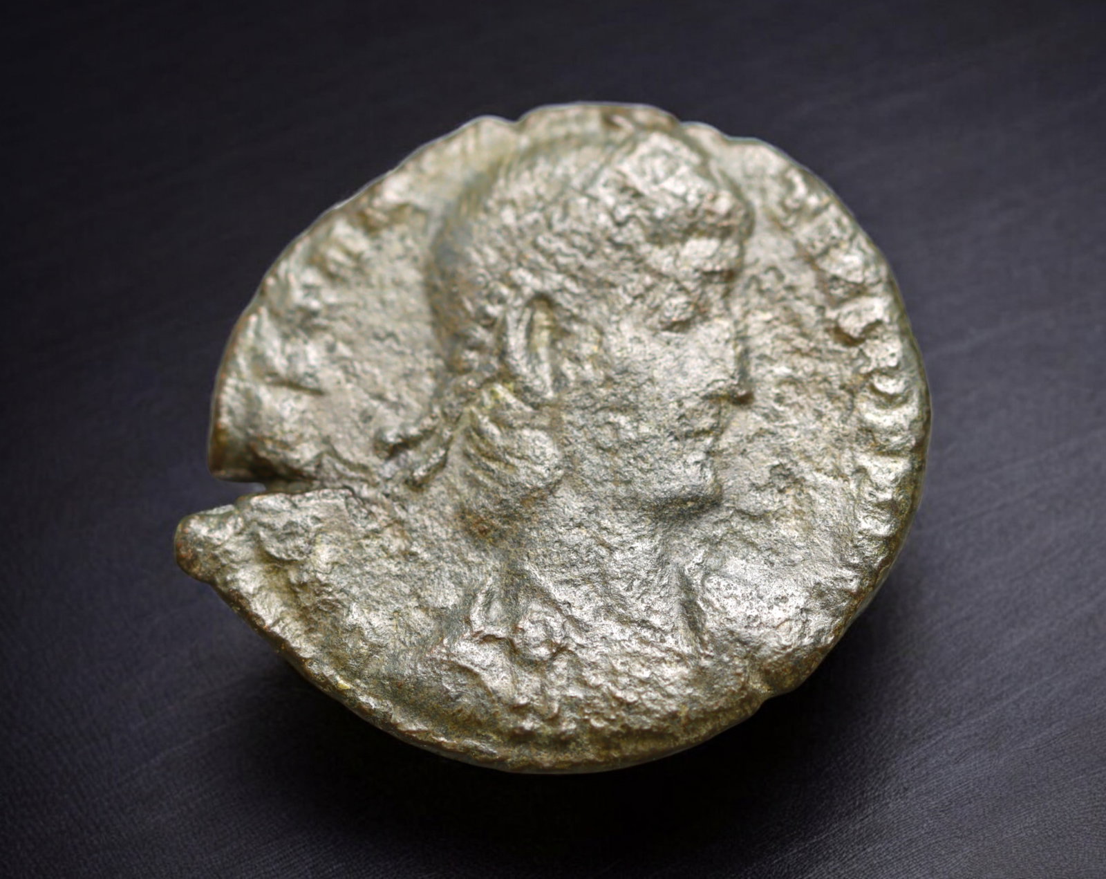 ROMAN EMPIRE: AE Coin - Bronze Issue, 23mm, 4.3g (1 of 2)