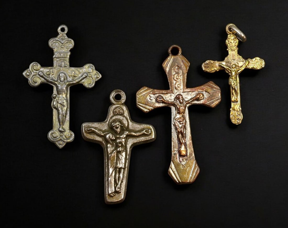ITALY/FRANCE: Ornate Crucifix Pendants - Bronze & Gilded Alloy,19th-20th Century.4 pcs, 2.5-3.5cm,6g (1 of 2)