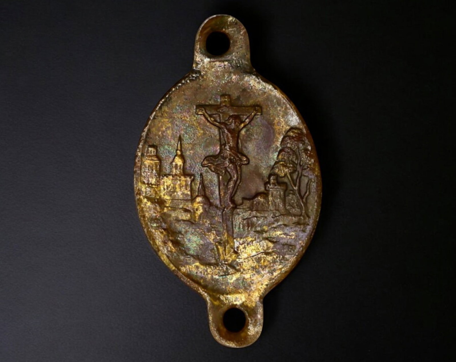 SPAIN: Mater Dolorosa & Calvary Scene Bronze Medal - Devotion to the Sorrowful Mother: A finely crafted oval bronze devotional medal honoring Mater Dolorosa (Our Lady of Sorrows), a central Marian devotion in Catholic Spain. One side depicts the Mater Dolorosa in a sorrowful pose, her h
