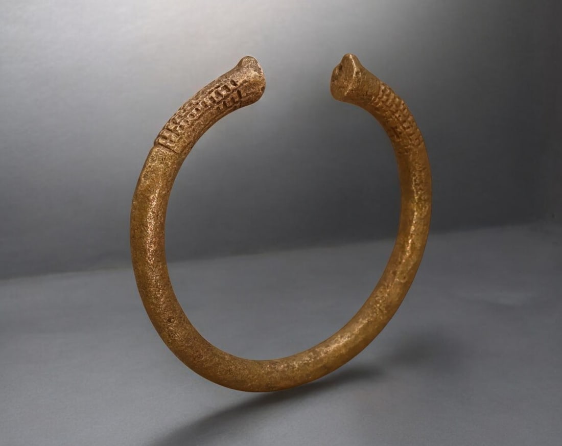 AFRICA: Bronze Manilla Bracelet - West African Trade Currency, 80g, 8cm (1 of 2)