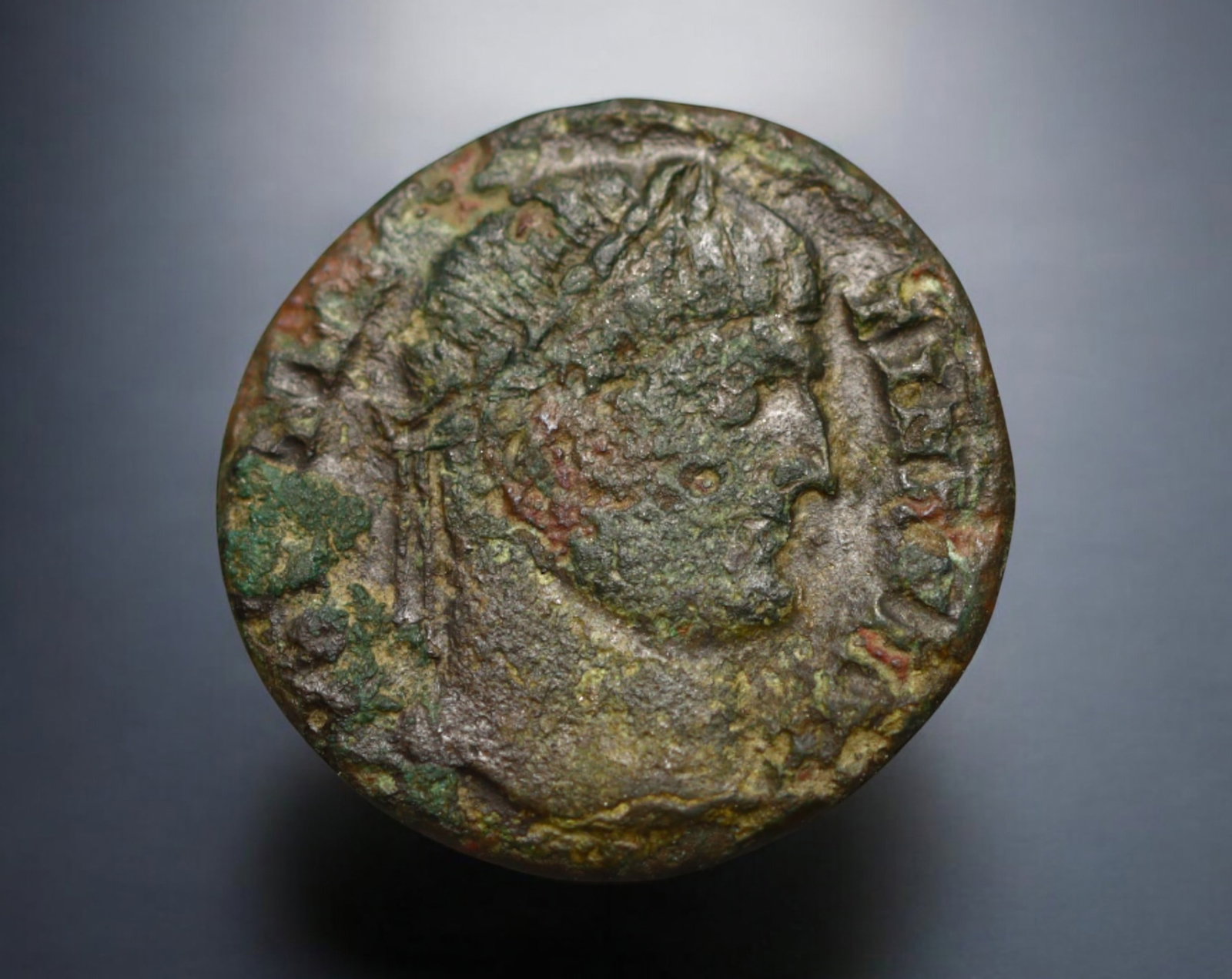 ROMAN EMPIRE: AE Coin - Bronze Issue, 19x2mm, 2.9g: A lot of bronze coins from the Roman Empire, reflecting the practical monetary fabric of the Imperial economy. These modestly sized bronzes likely span different emperors and issues, underscoring the 