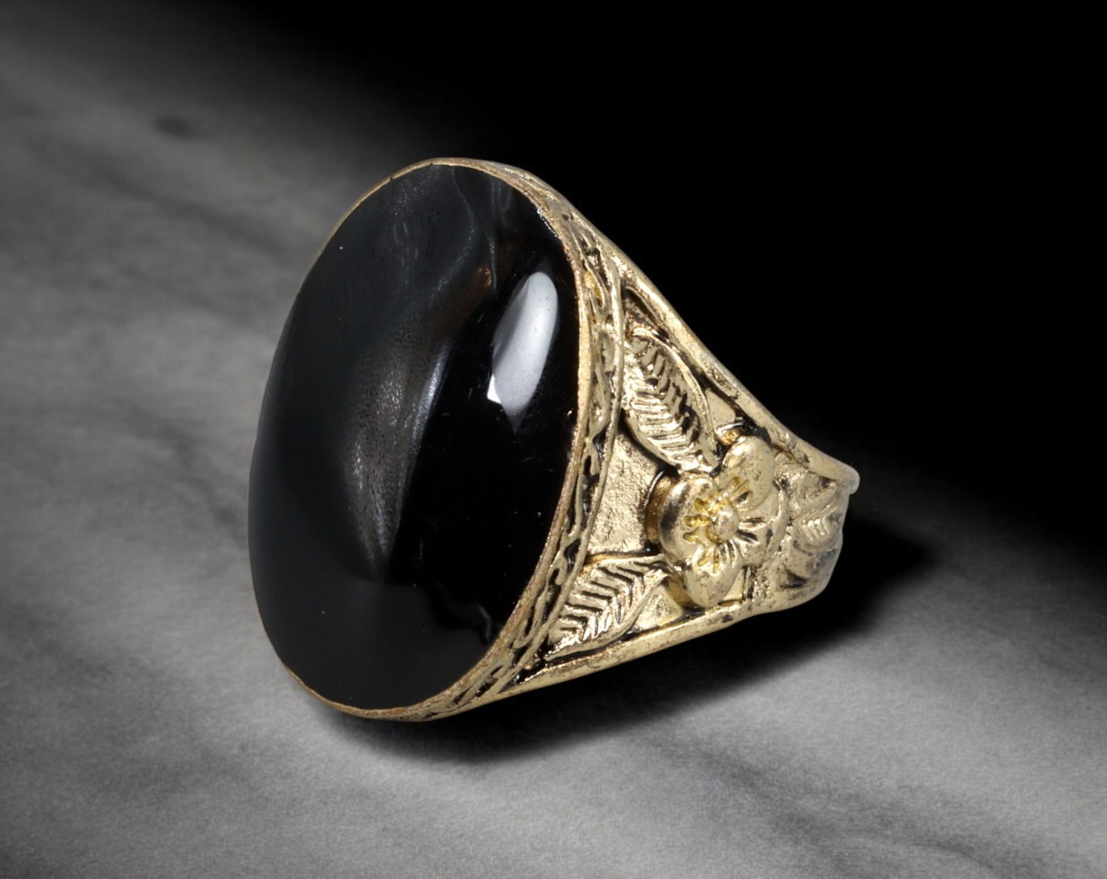 ART DECO: Statement Ring - Gold-Tone with Black Cabochon & Floral Shoulders, US 9 (15g) (1 of 4)