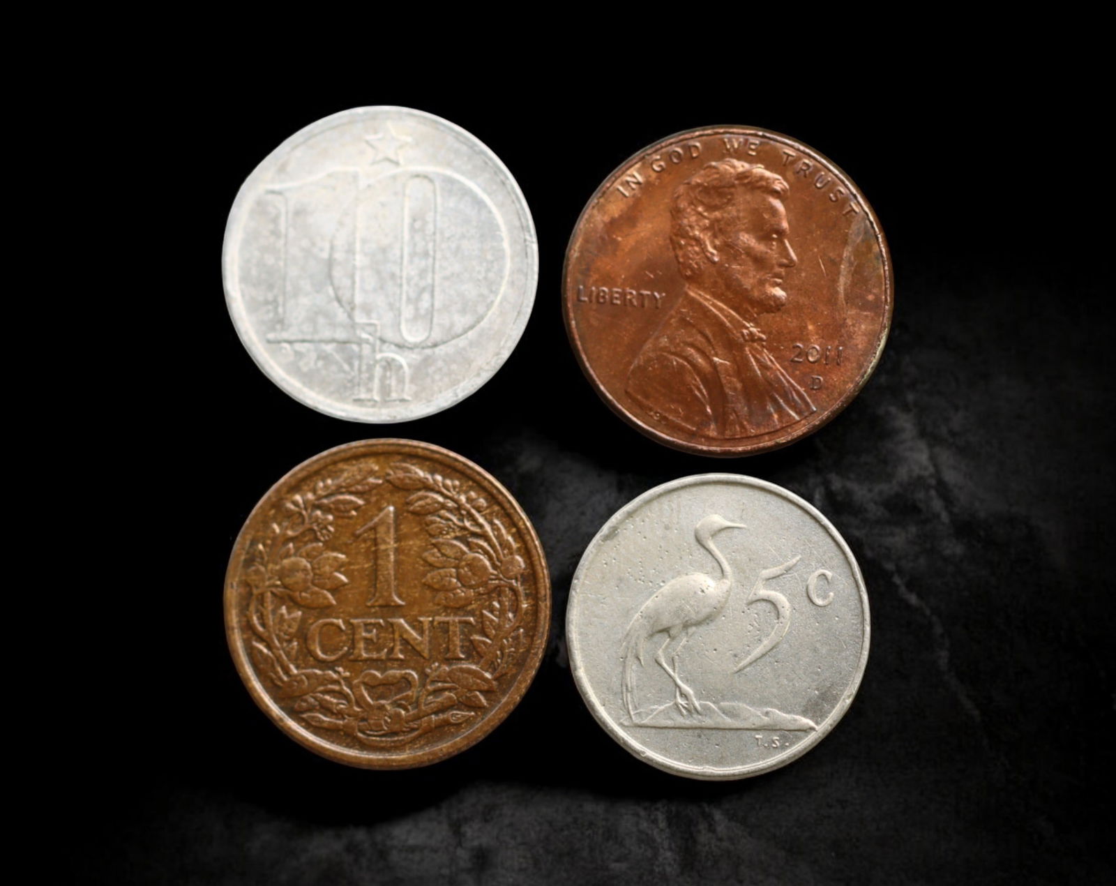 WORLD: Mixed Lot of Small-Denomination Coins - Copper & Aluminum, 20th Century 17-19mm, 8.2g (1 of 2)