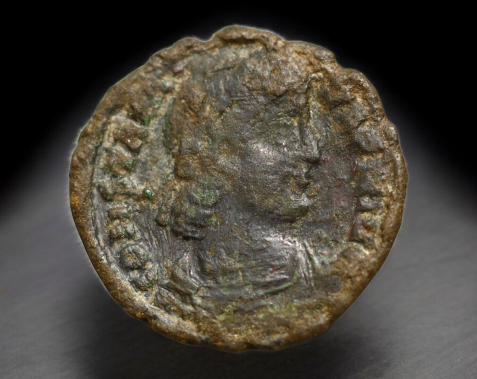 ROMAN EMPIRE: AE Coin - Bronze Issue, 16mm, 1.2g: A lot of bronze coins from the Roman Empire, reflecting the practical monetary fabric of the Imperial economy. These modestly sized bronzes likely span different emperors and issues, underscoring the 