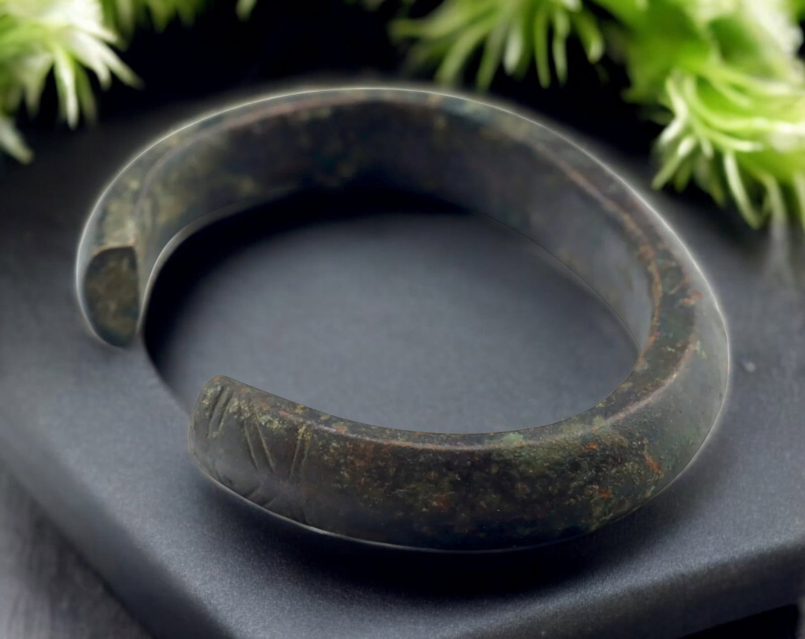 ANCIENT AFRICA: Heavy Bronze Manilla Currency Bracelet - 8cm, 111g: A robust and substantial bronze manilla, an important form of trade currency in West Africa from the 15th to 20th centuries. Measuring 8 cm in diameter and weighing an impressive 111 grams, this piece