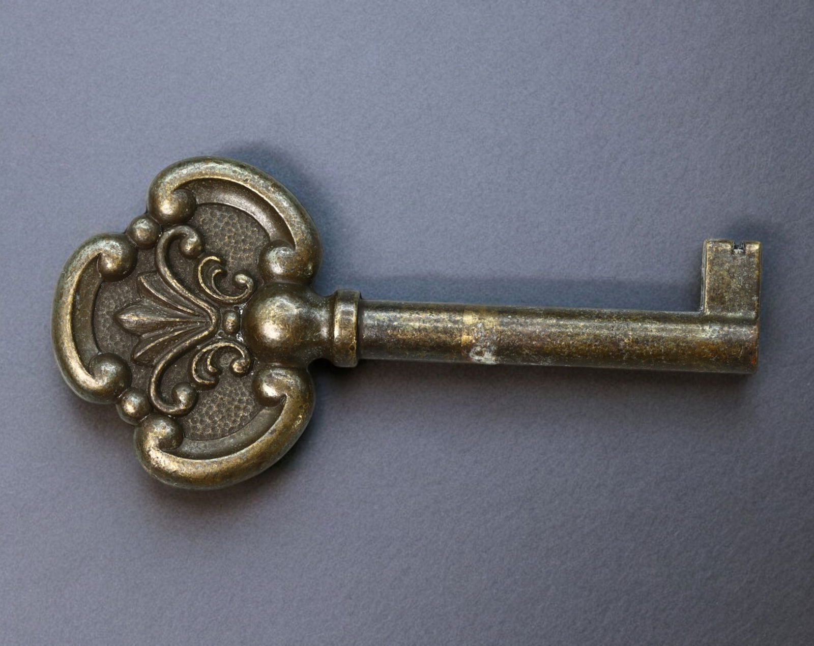 EUROPE: Late 19th Century - Brass Barrel Key, Fleur-de-Lis Relief Bow (70mm x 34mm, 22.4g) (1 of 2)