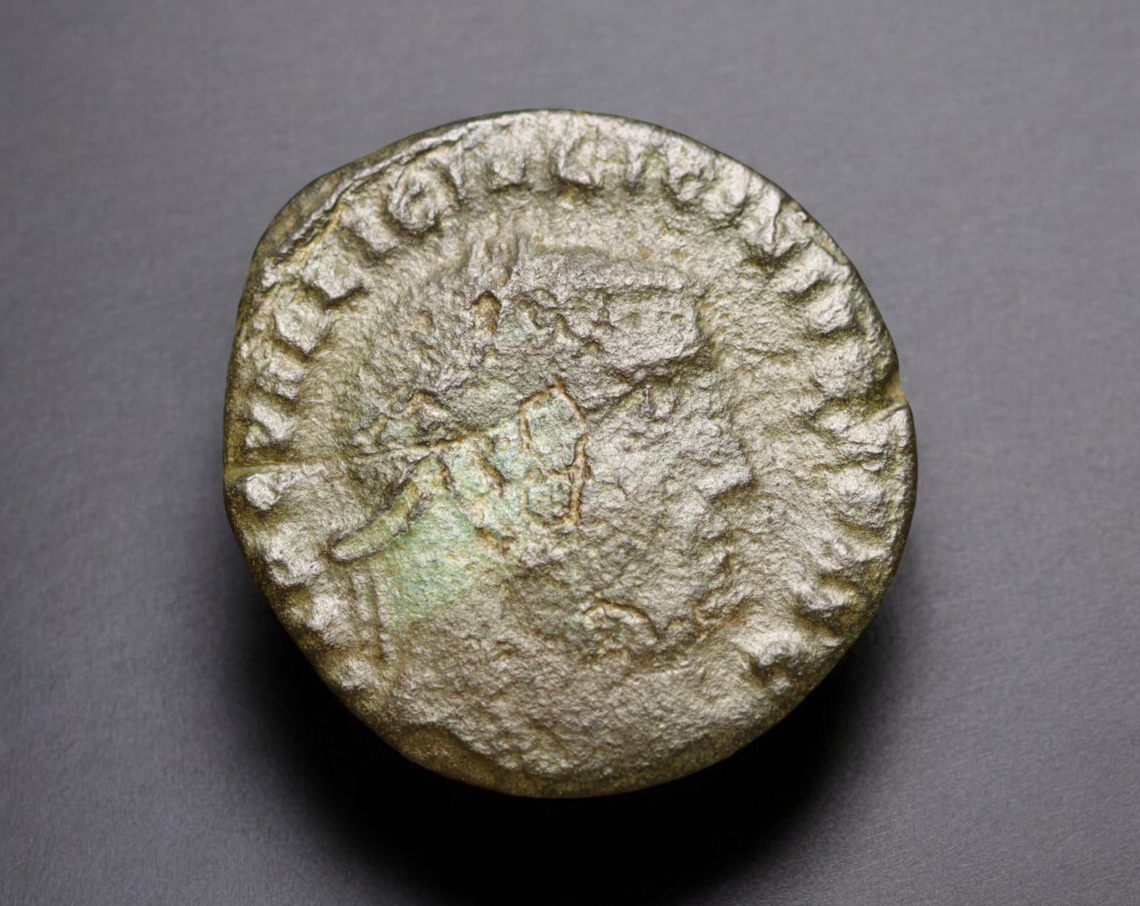 ROMAN EMPIRE: AE Coin - Bronze Issue, 20mm, 2.5g: A diminutive bronze coin from the Roman Empire, emblematic of the empire's evolving monetary system during times of economic transition. As silver reserves dwindled and inflation surged, bronze coinag