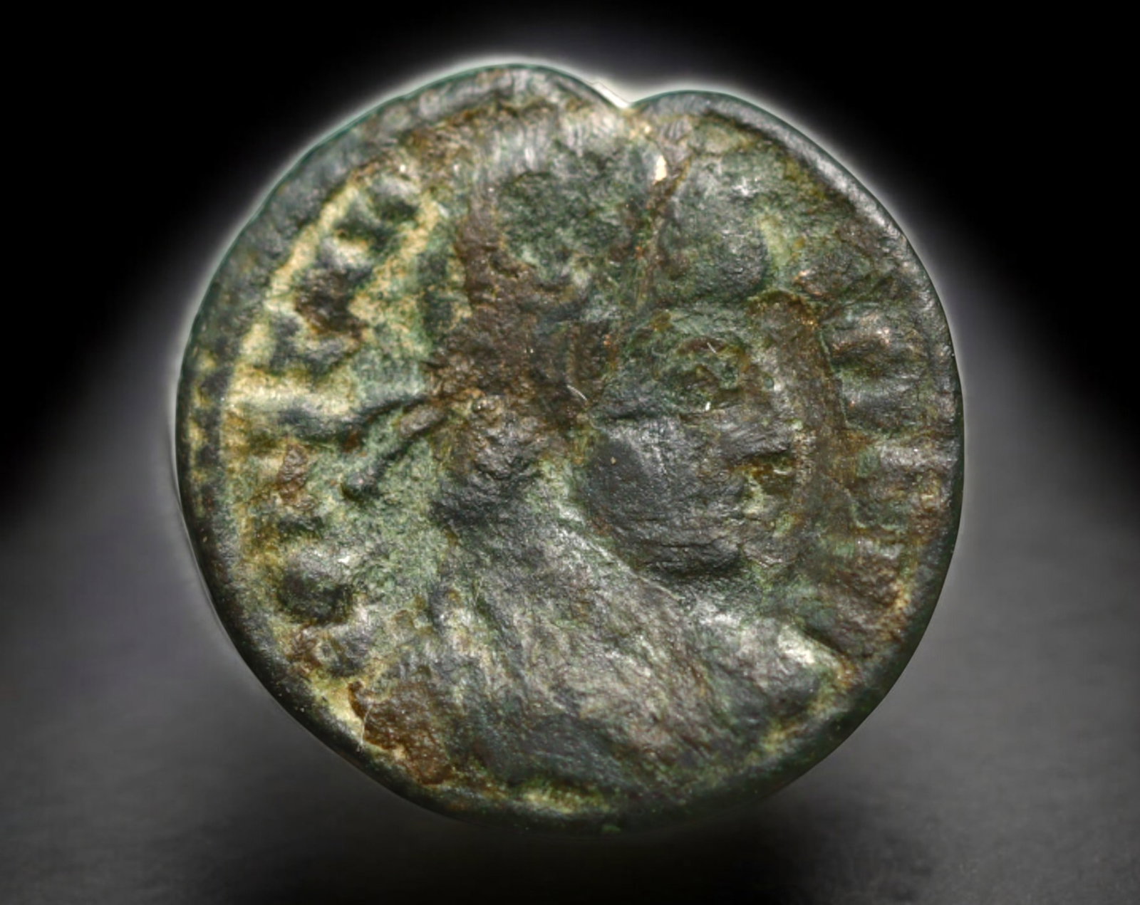 ROMAN EMPIRE: AE Coin - Bronze Issue, 17mm, 1.2g: A lot of bronze coins from the Roman Empire, reflecting the practical monetary fabric of the Imperial economy. These modestly sized bronzes likely span different emperors and issues, underscoring the 