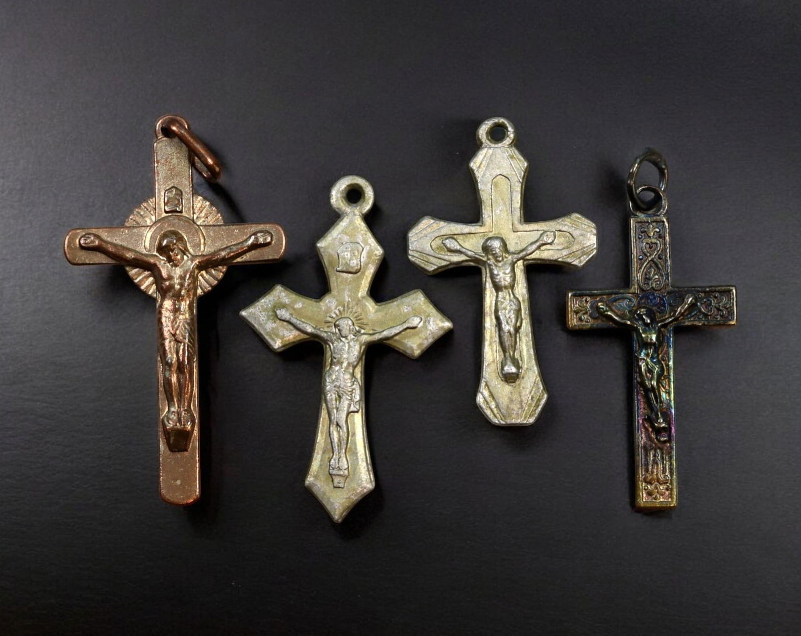 EUROPE: Ornate Crucifix Pendants - Bronze & Silvered Alloy, 19th-20th Century.4 pcs, 2.5-3.5cm, 4.6g (1 of 2)
