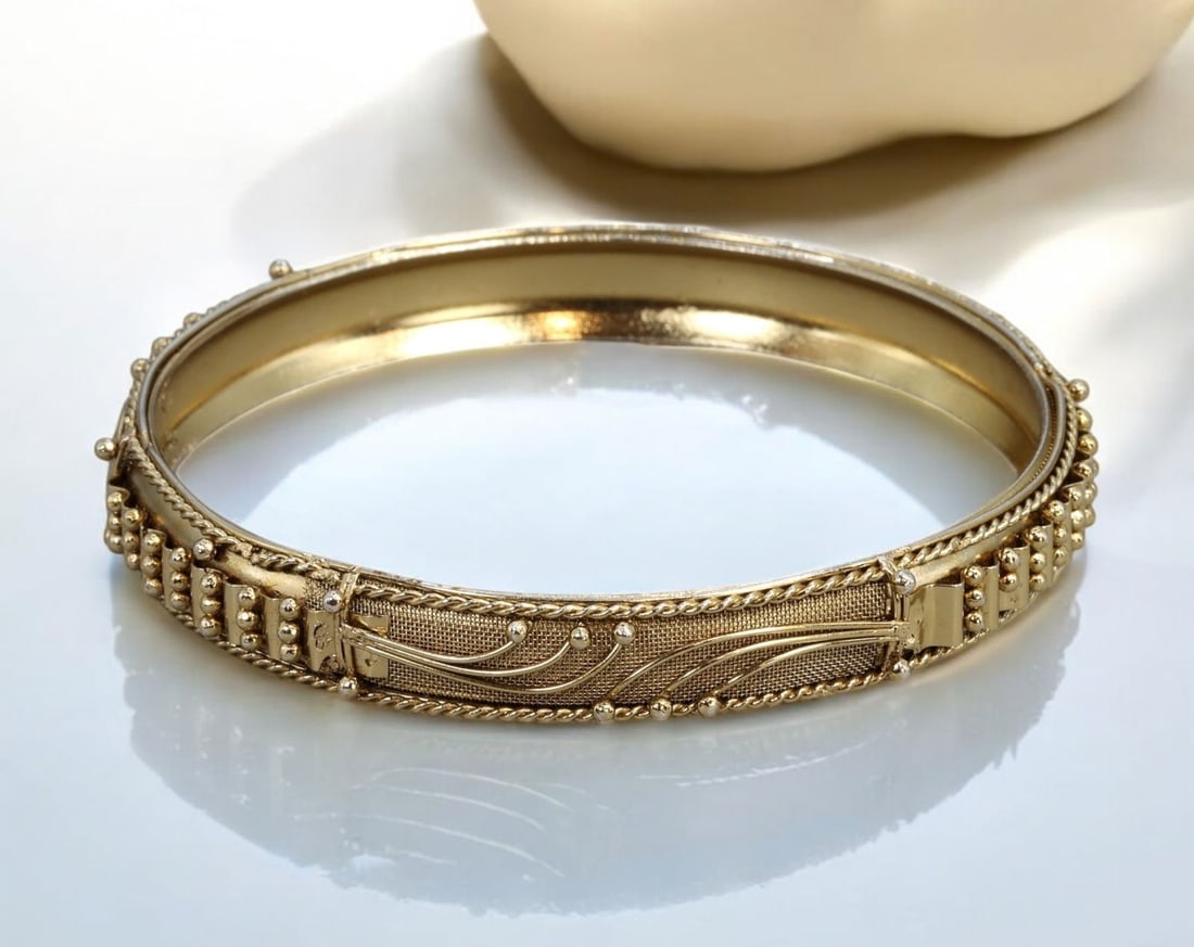 VINTAGE GOLD-TONE FILIGREE BANGLE BRACELET - 7cm, 20.9g (1 of 3)