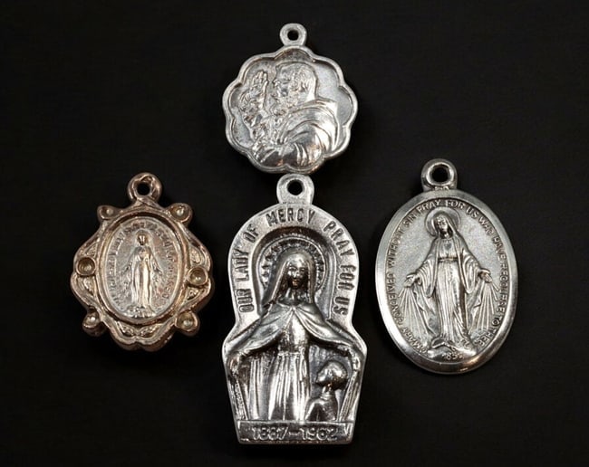 USA/CANADA: Religious Medals Set - 4 Pcs, 1.8-3.1cm, 13.5g, 20th Century (1 of 2)