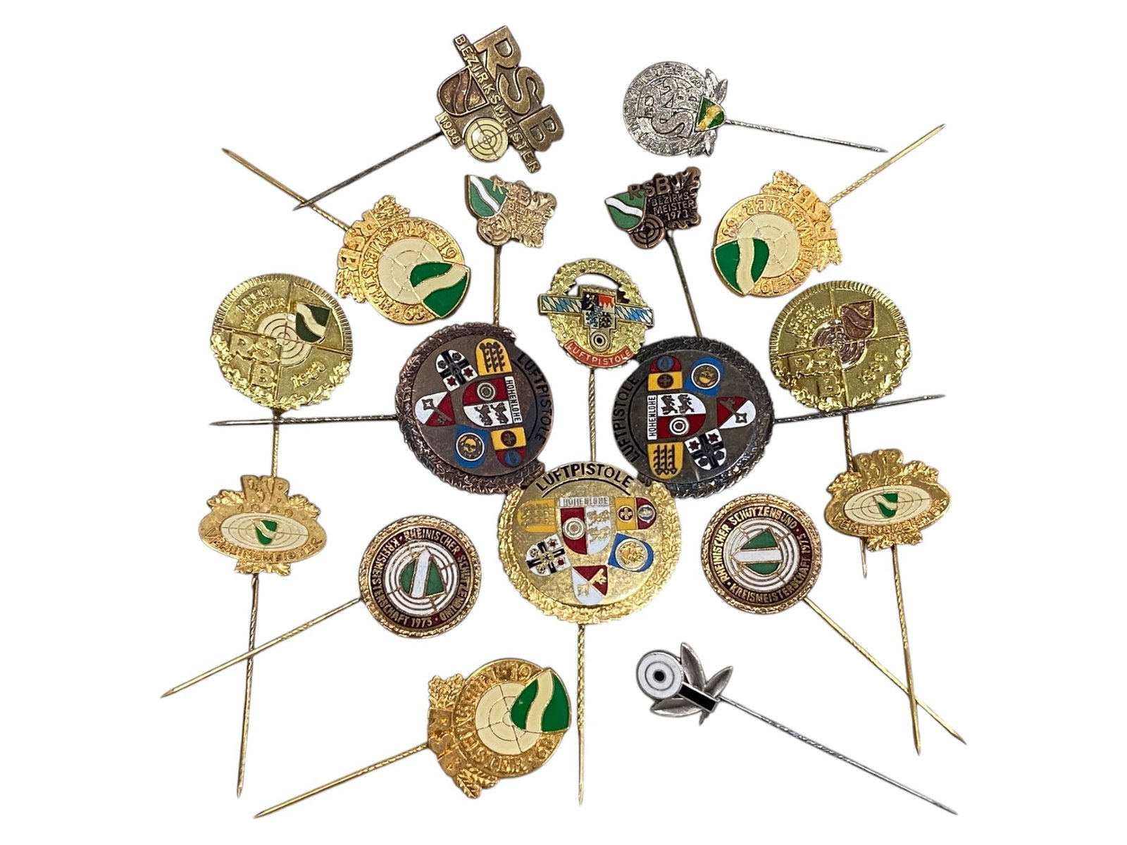 GERMAN MARKSMAN TRADITION: Shooting Stick Pins - PSB & Luftpistole Awards, 18pcs (4.5-5.7cm): This lot of 18 vintage German stick pins represents regional marksmanship honors, notably from the PSB (Pfalzischer Sportschutzenbund) and various Luftpistole (air pistol) shooting competitions. Each 