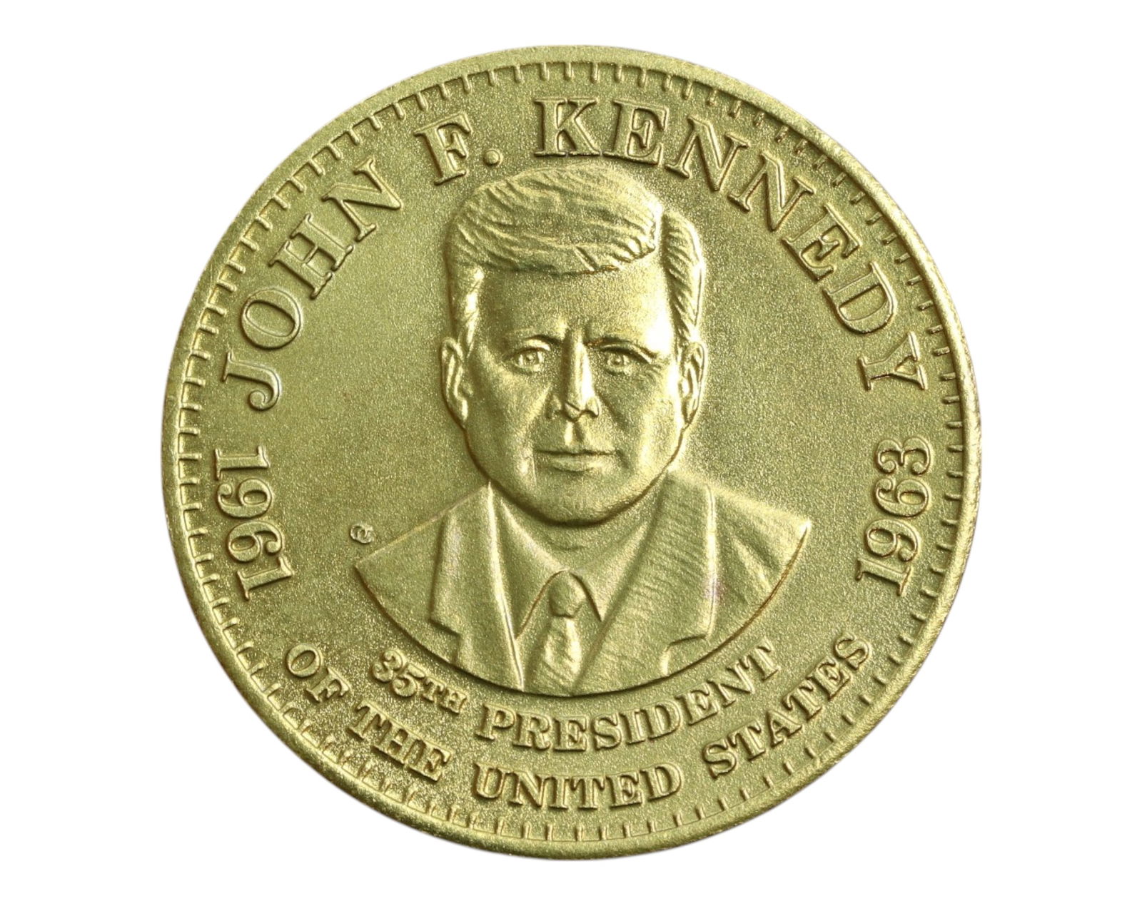 UNITED STATES: John F. Kennedy - 35th President Commemorative Coin, 1961-1963 (32mm): This 32mm brass-toned commemorative coin honors John F. Kennedy, the 35th President of the United States, whose dynamic leadership and tragic assassination left a lasting legacy. The obverse presents