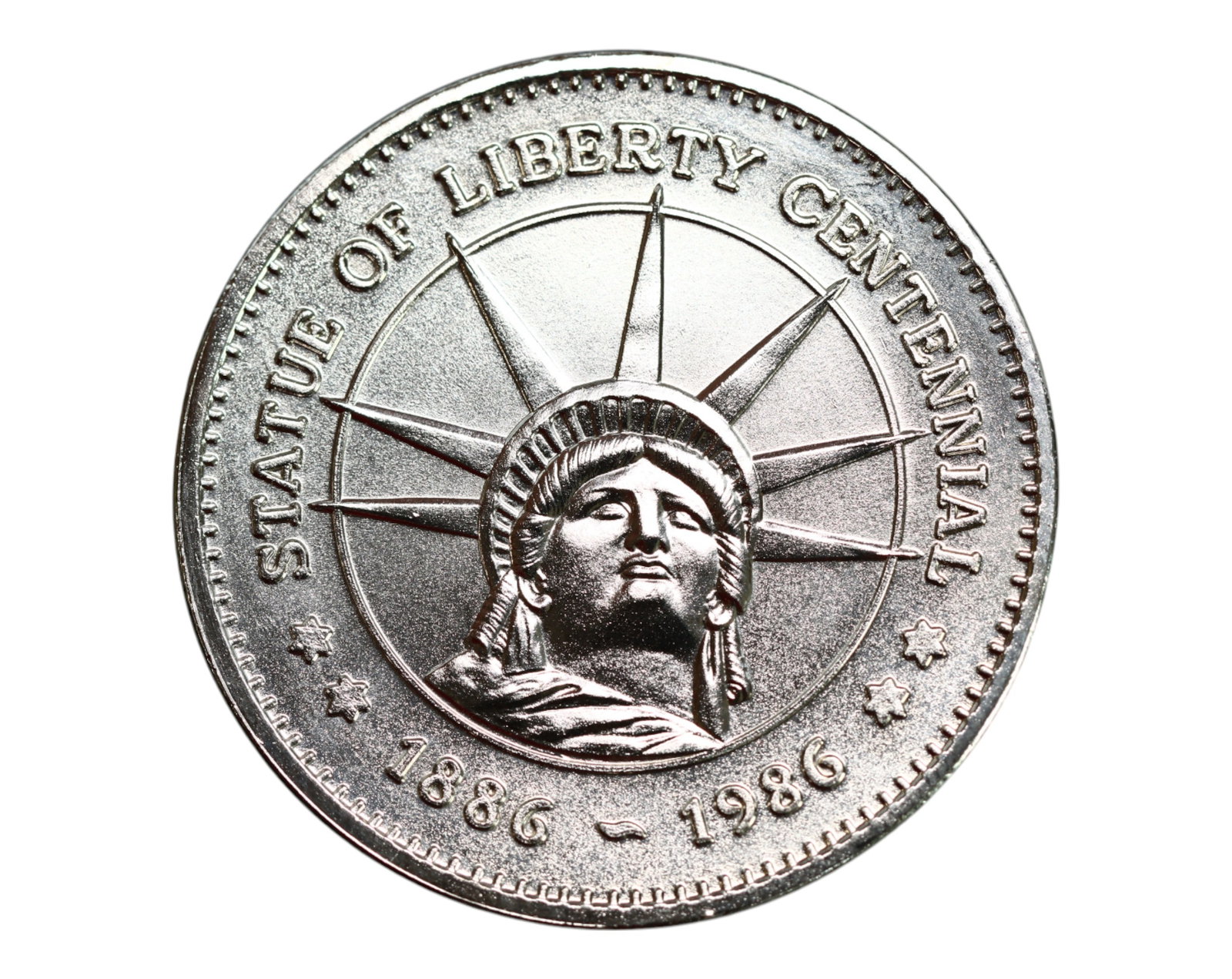 UNITED STATES: Statue of Liberty - Centennial Commemorative Coin, 1986 L (39mm): Issued in 1986 to mark the official 100th anniversary of the Statue of Liberty's dedication, this bold centennial commemorative coin pays tribute to one of America's most enduring national symbols. Th