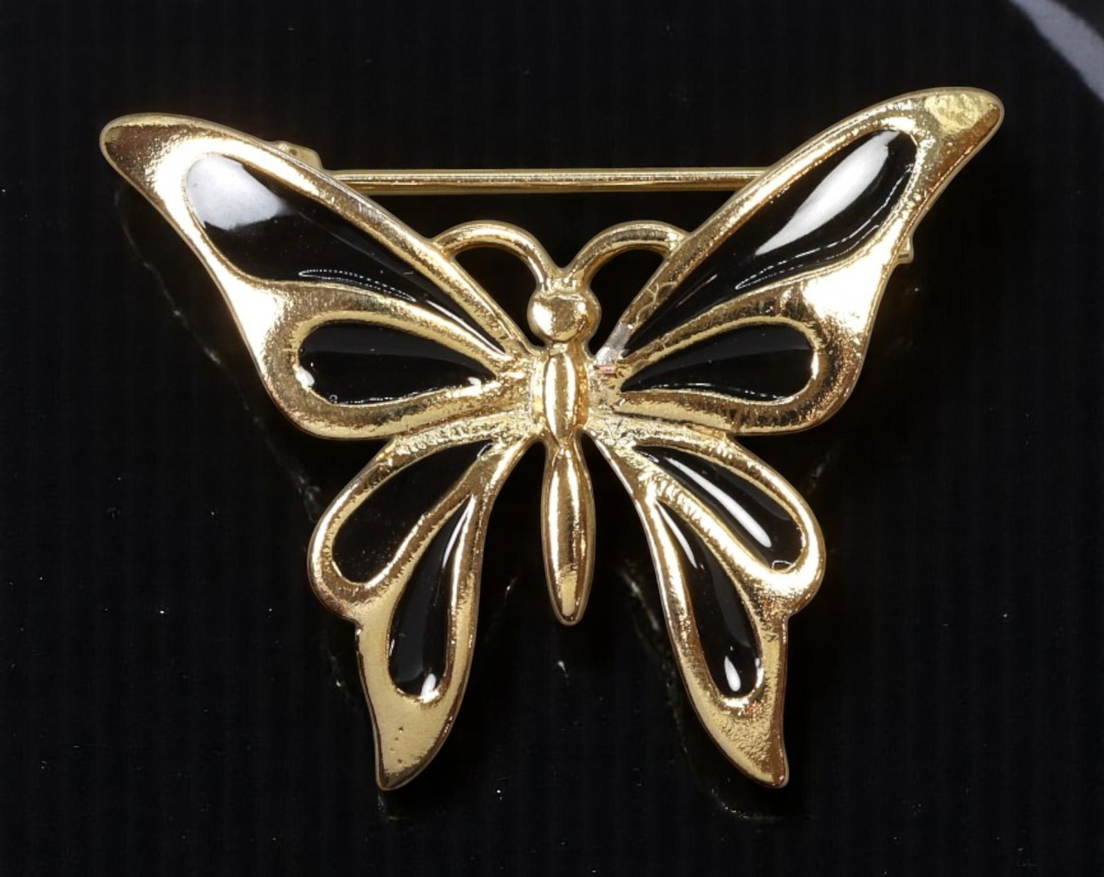 VINTAGE MODERN ROMANTIC BROOCH - Butterfly Motif with Black Inlay, 3.5x3cm: An expressive estate find with delicate flair, this vintage brooch features a stylized butterfly motif with bold black enamel-like inlays framed in polished goldtone. The soft curves and balanced wing