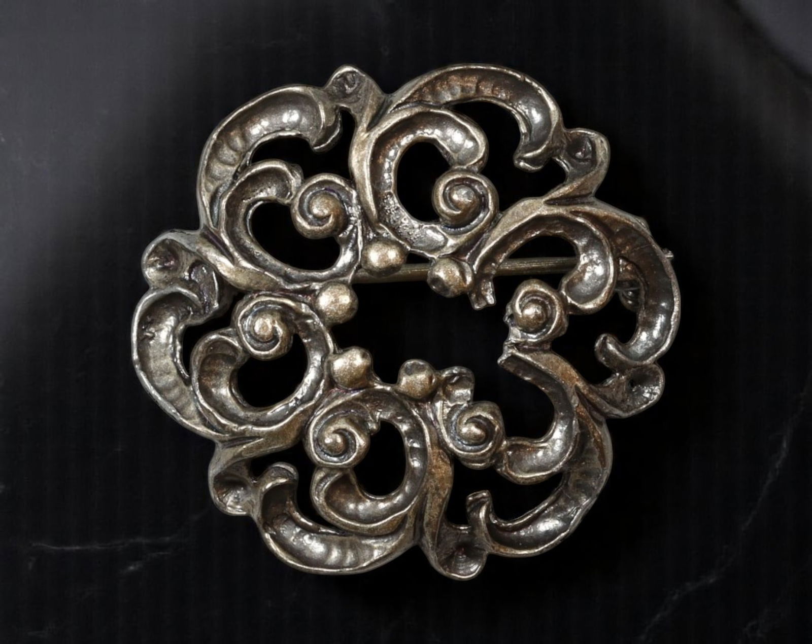 VINTAGE BAROQUE STYLE BROOCH - Ornate Scrollwork Openwork Round, 3cm (1 of 2)