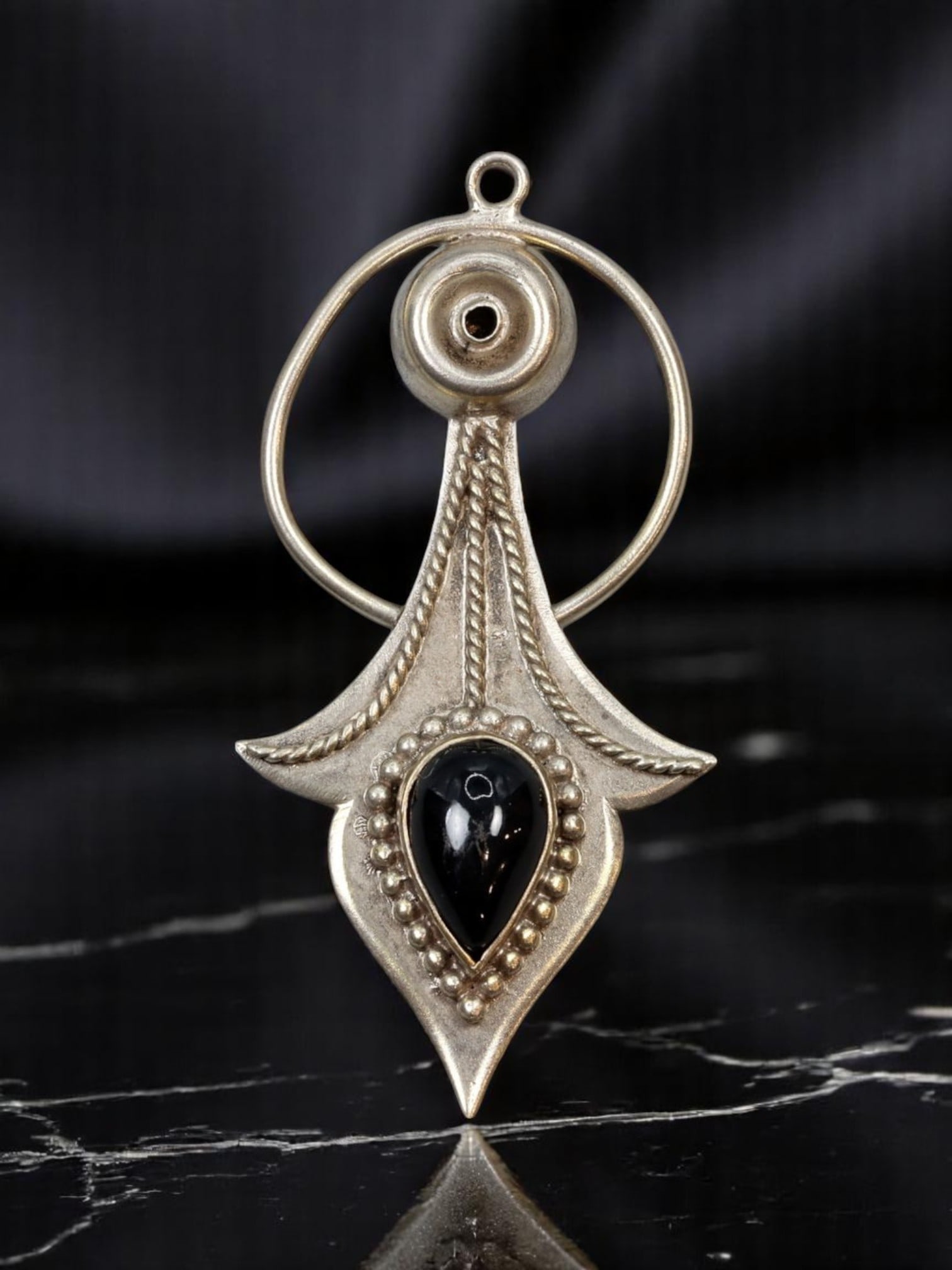 MID-CENTURY MODERNIST: Pendant - Abstract Form with Black Cabochon, Silvertone (6g, 5x2.5cm) (1 of 2)