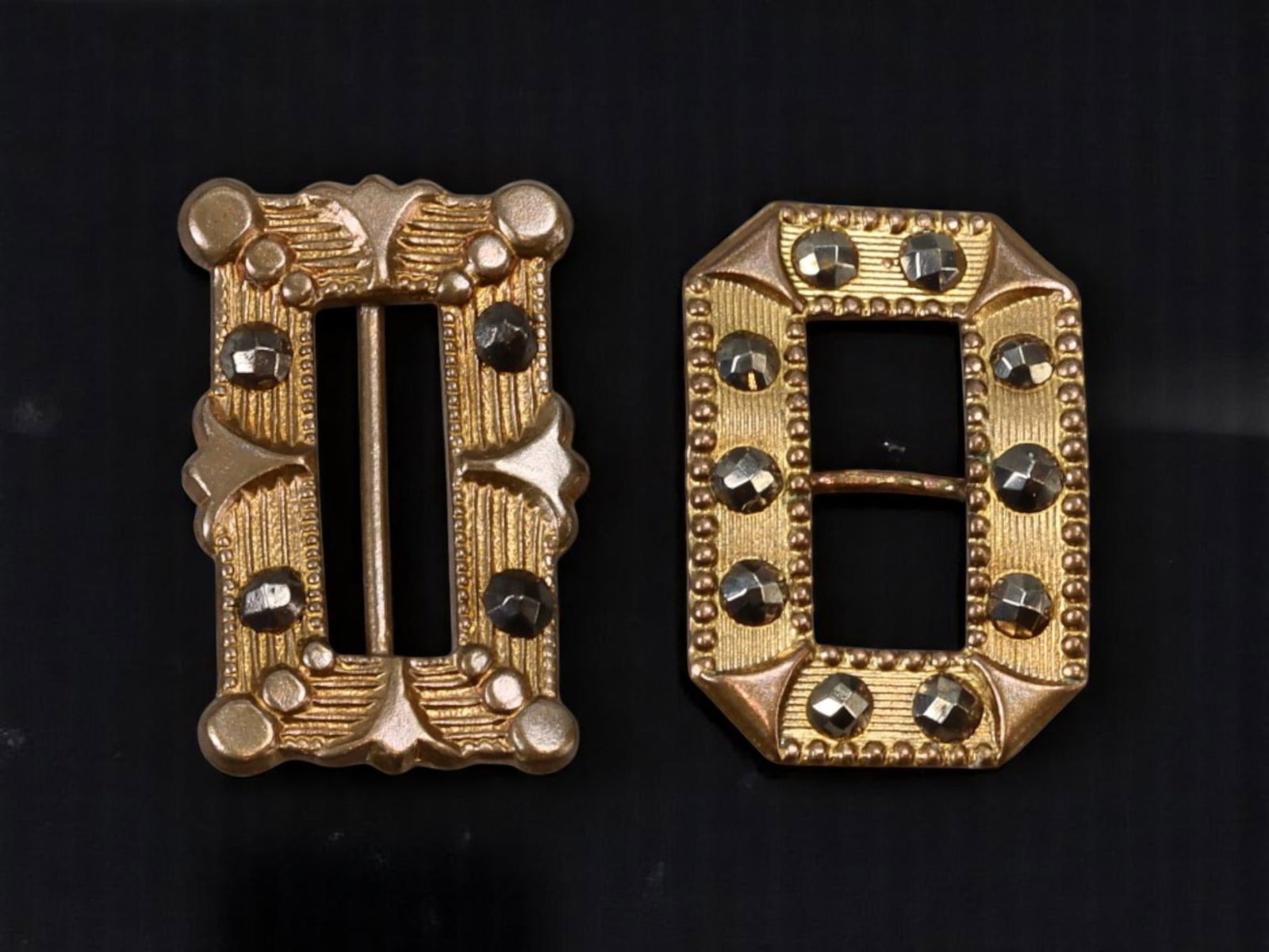 VICTORIAN REVIVAL: Miniature Buckles - Ornate Pierced Frames with Faceted Accents, Goldtone, 2cm: A refined pair of miniature goldtone buckles with classic Victorian Revival sensibilities, each showcasing pierced architectural frames accented with faceted stud-like details. Their small scale and p