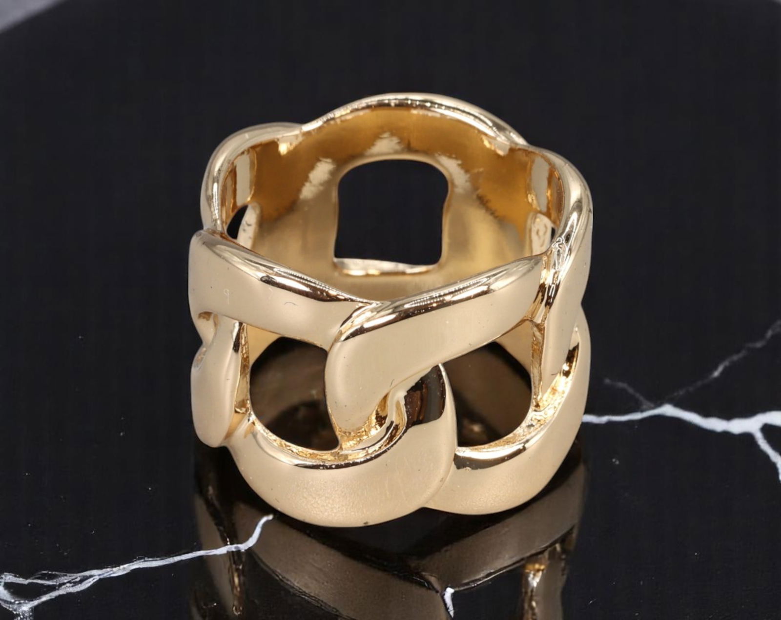 BOLD STATEMENT ERA: Ring - Sculptural Chain Link Design, Goldtone, Size 6.5 (1 of 2)