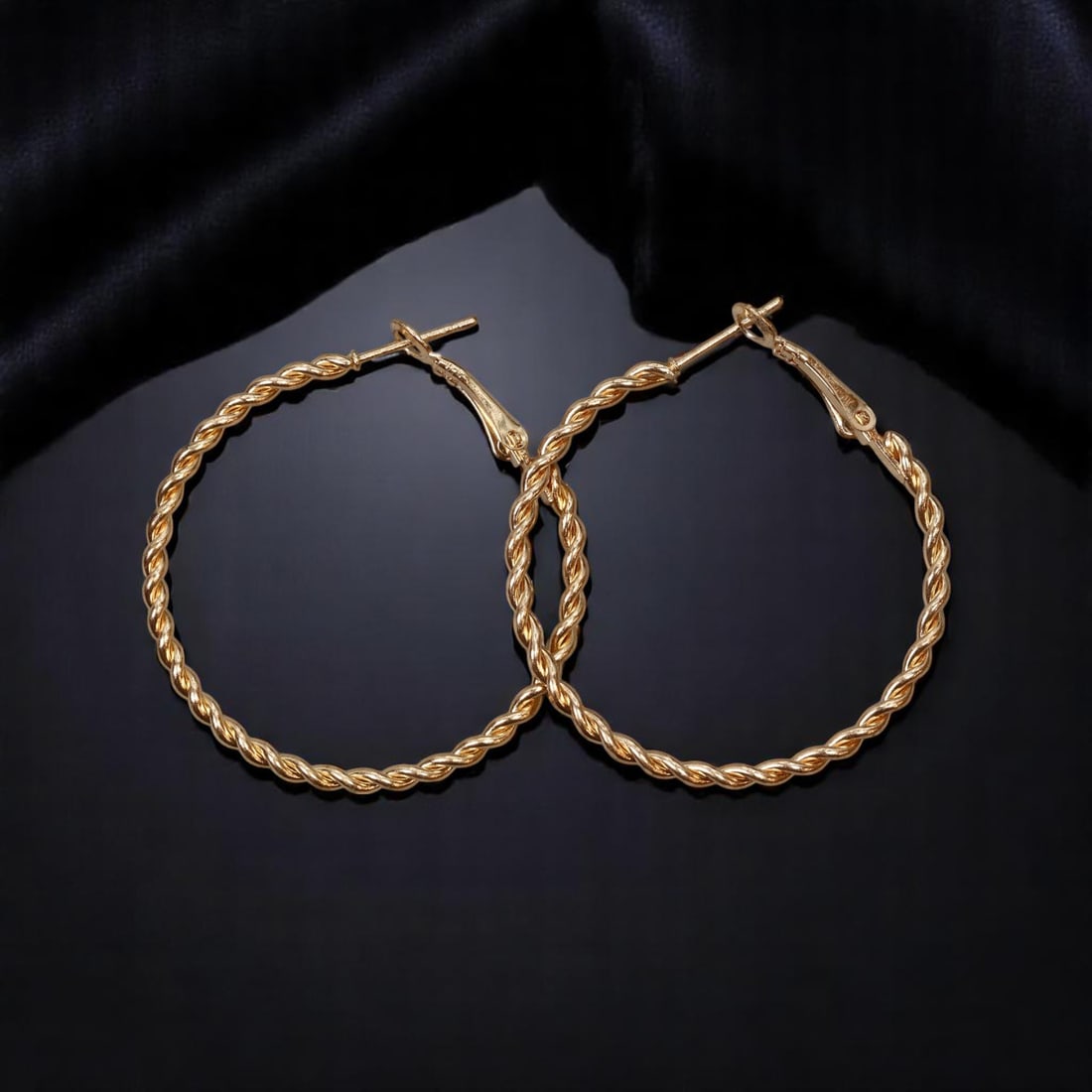 VINTAGE CLASSIC: Hoop Earrings - Twisted Rope Design 4cm (1 of 1)