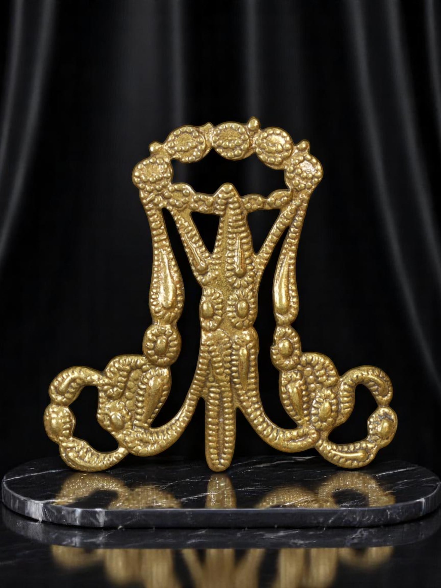 ART NOUVEAU STYLE: Button or Dress Mount - Foliate Scroll & Fan Motif, Antiqued Goldtone (2.2cm) (1 of 2)