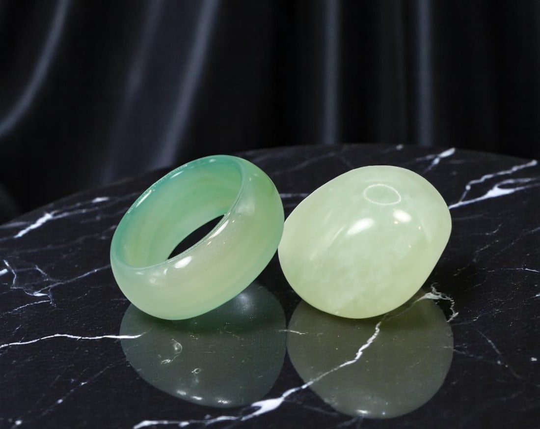 ANTIQUE STYLE: Jade Ring & Cabochon Stone Set - Soft Green Tone, Polished Finish, 18mm / 2.5cm (1 of 1)