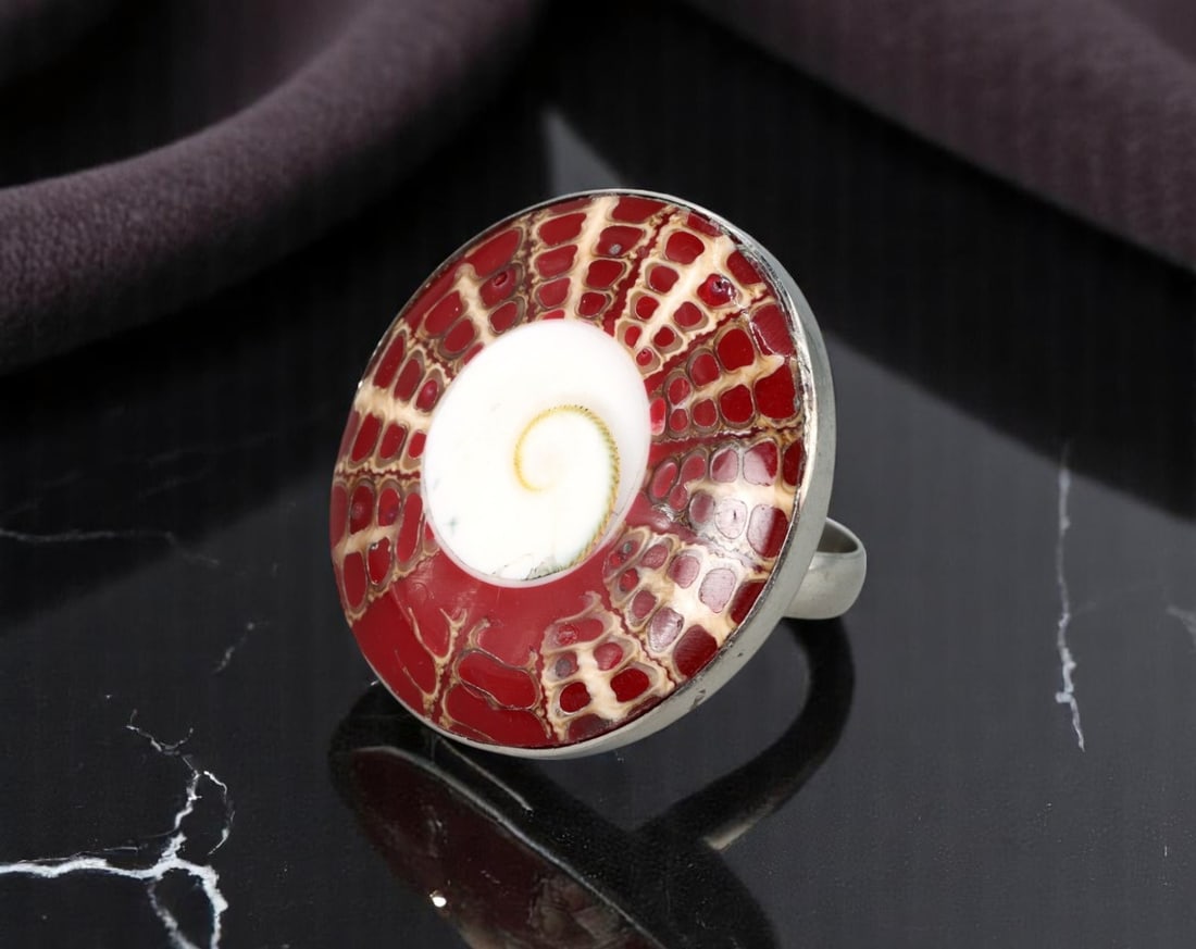 ARTISTIC MODERN STYLE: Shell Spiral Ring - Red Mosaic Inlay, Round Bezel, Silvertone, Size 9 US (1 of 2)