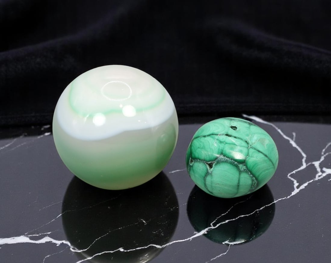 ARTISTIC MODERN STYLE: Polished Stone Lot - Mongolian Agate Sphere & Malachite Oval, 1.5-2cm (1 of 1)