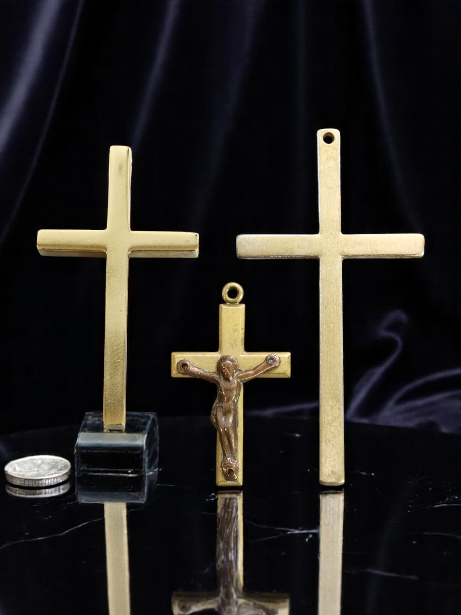 VINTAGE: Crucifix & Plain Cross Lot - Bold Silhouettes in Matte Goldtone, 3-5cm (1 of 2)
