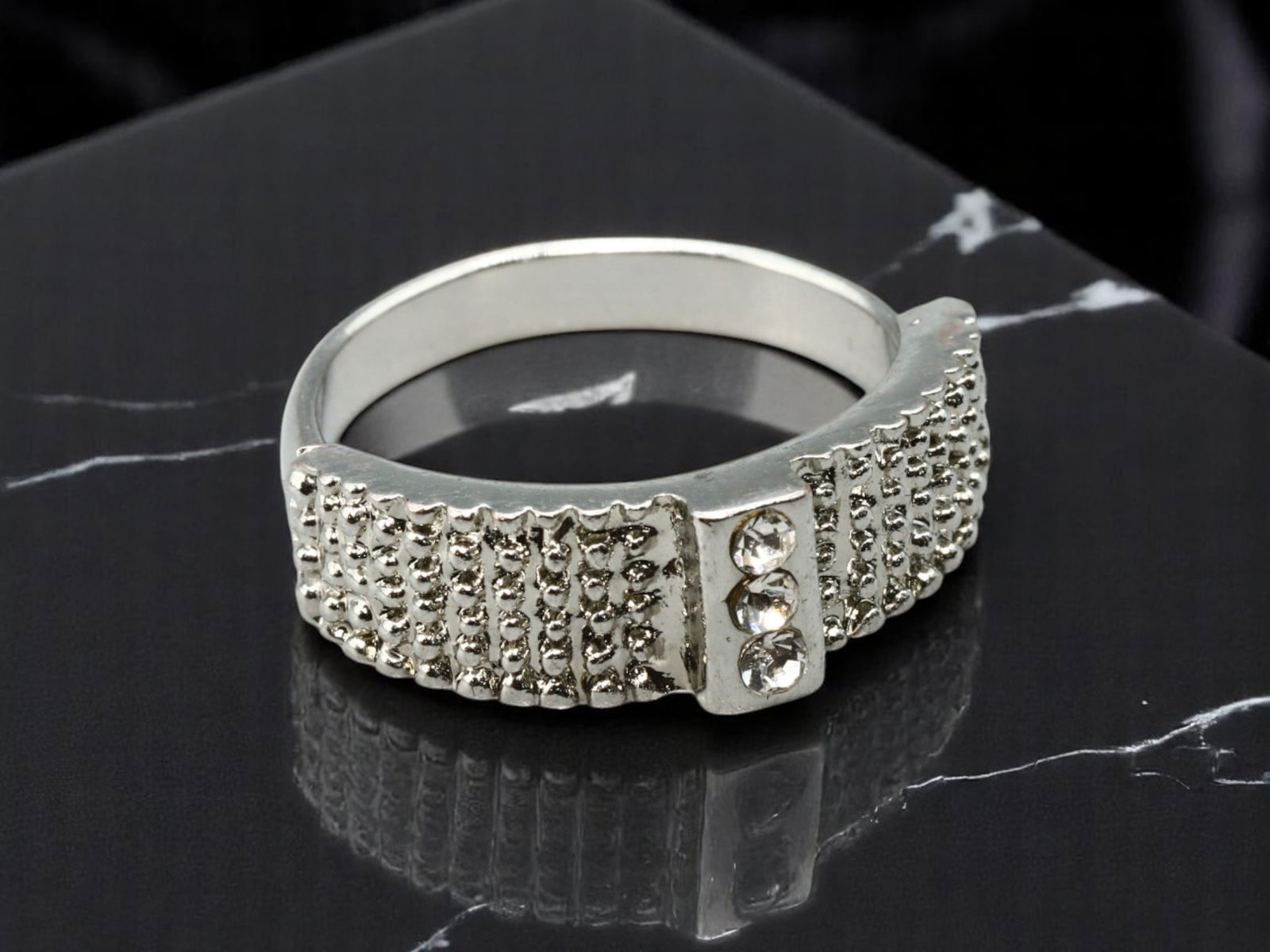 LBVYR: Ring - Textured Band with Trio Clear Stones, Silvertone, Size 7 (1 of 3)
