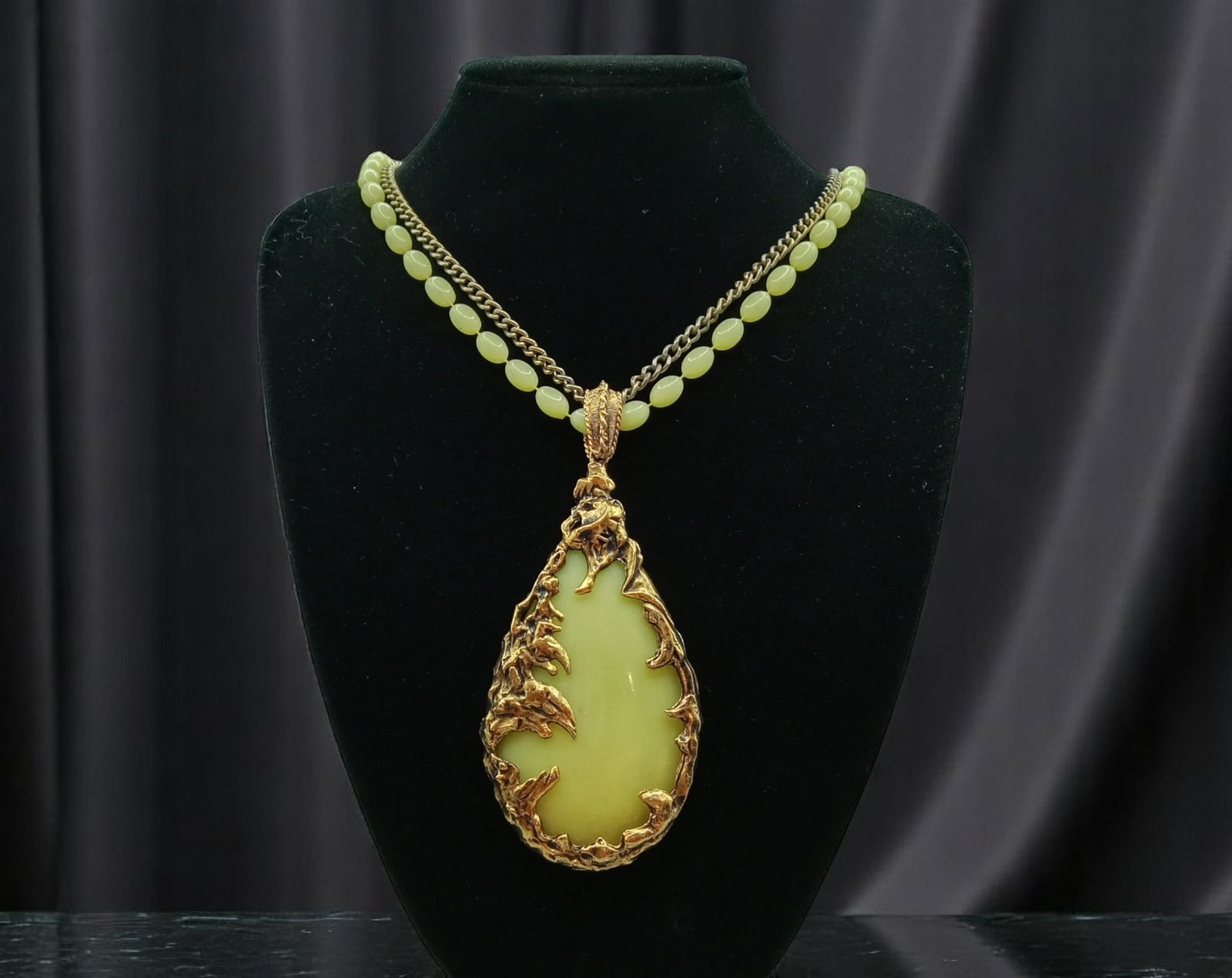 ARTISTIC MODERN: Pendant Necklace - Green Drop with Sculpted Organic Frame, Dual Strand Chain, 60 cm (1 of 2)