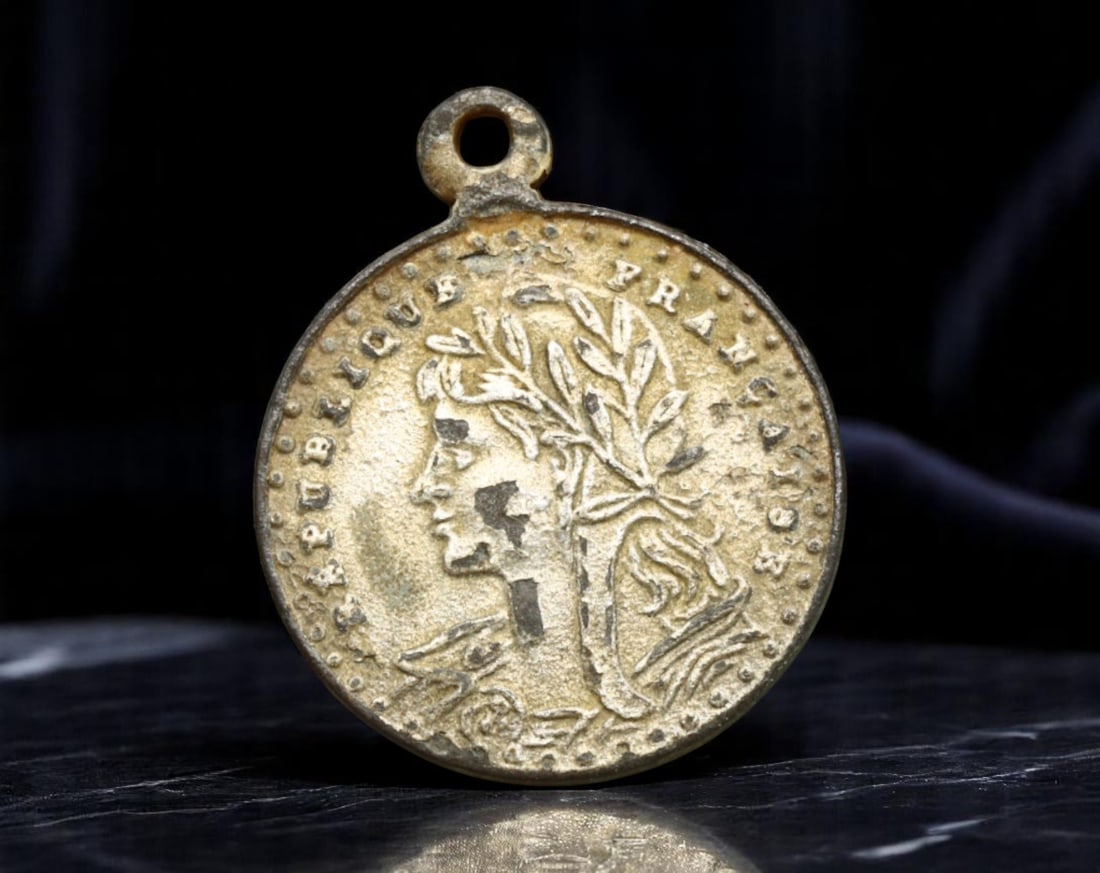 ANTIQUE FRENCH STYLE: Coin Pendant - Republique Francaise Bust Relief, Worn Patina, 2cm (1 of 2)