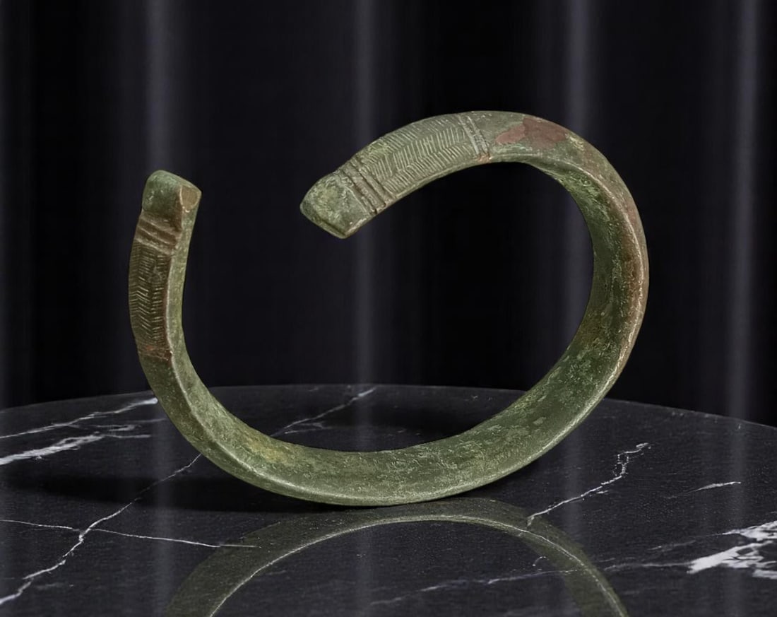 ANTIQUE: Ancient Bronze Cuff - Flat-Edge Form with Linear Motifs, Geometric Engraving, 9cm, 183g: A commanding piece of ancient adornment, this angular bronze cuff features a squared open-ended silhouette with deeply engraved geometric patterns across each terminal. Weighing 183g and measuring 9cm