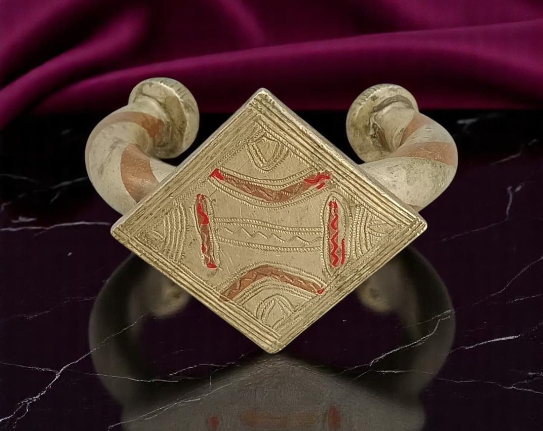 ANTIQUE: Cuff Bracelet - Spiraled Arms with Engraved Lozenge Plate & Red Inlay (8cm, 225g) (1 of 3)