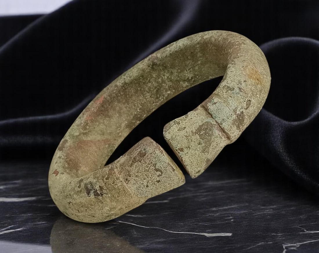 ANTIQUE: Ancient Bronze Bracelet - Heavyweight Armlet, Blunted Ridge Terminals, 10cm, 429g (1 of 3)