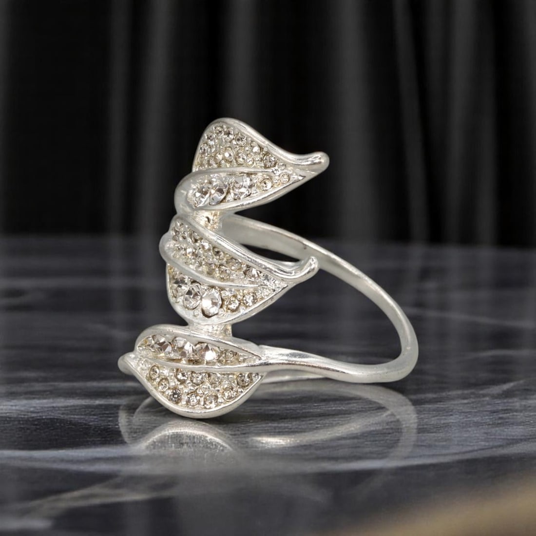 Estate Ring - Silvertone Openwork Leaf Design with Brilliant-Cut Clear Stones, US Size 9 (1 of 3)