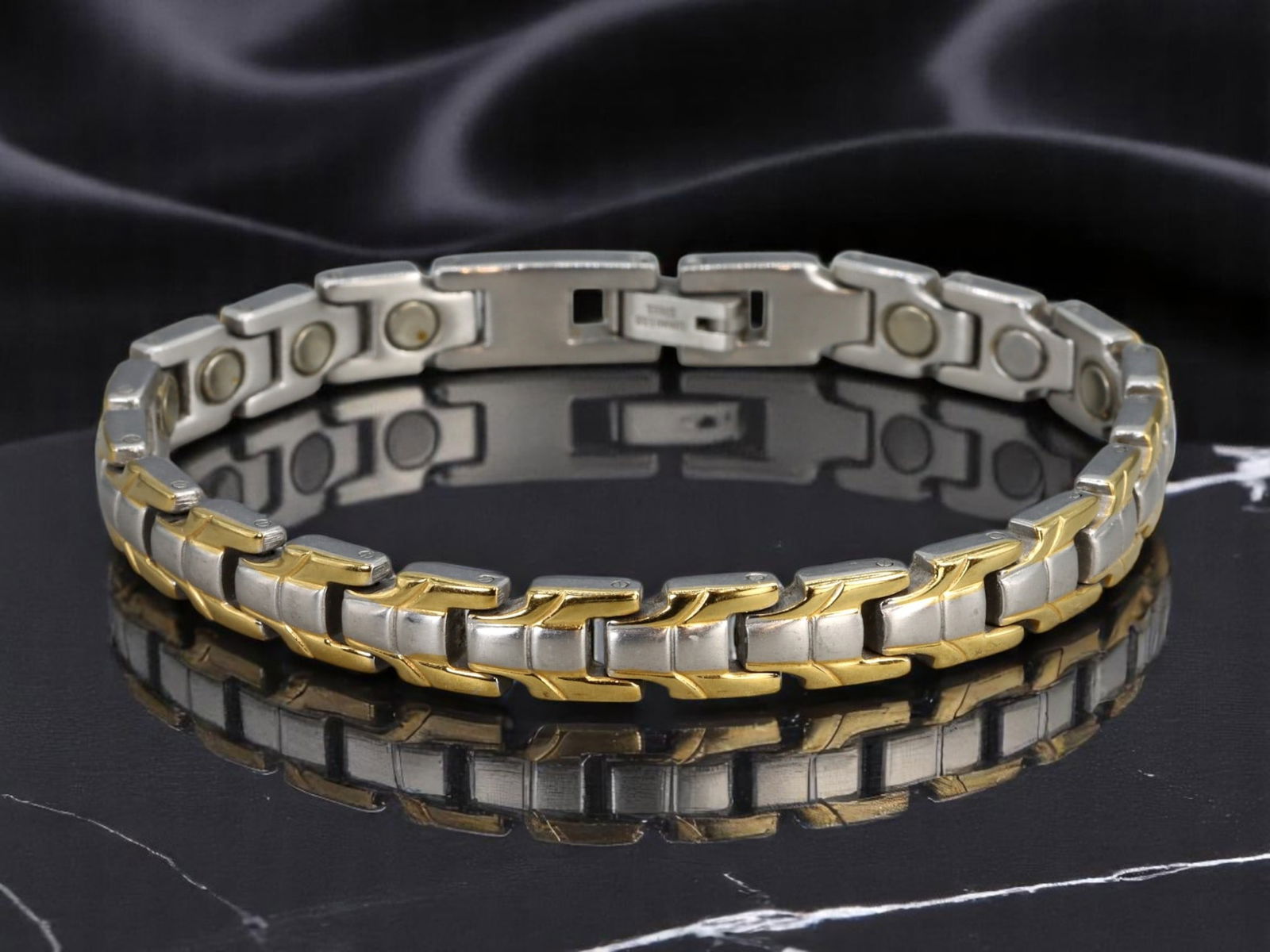 MASCULINE STYLE: Two-Tone Stainless Steel Link Bracelet, 18cm (1 of 3)