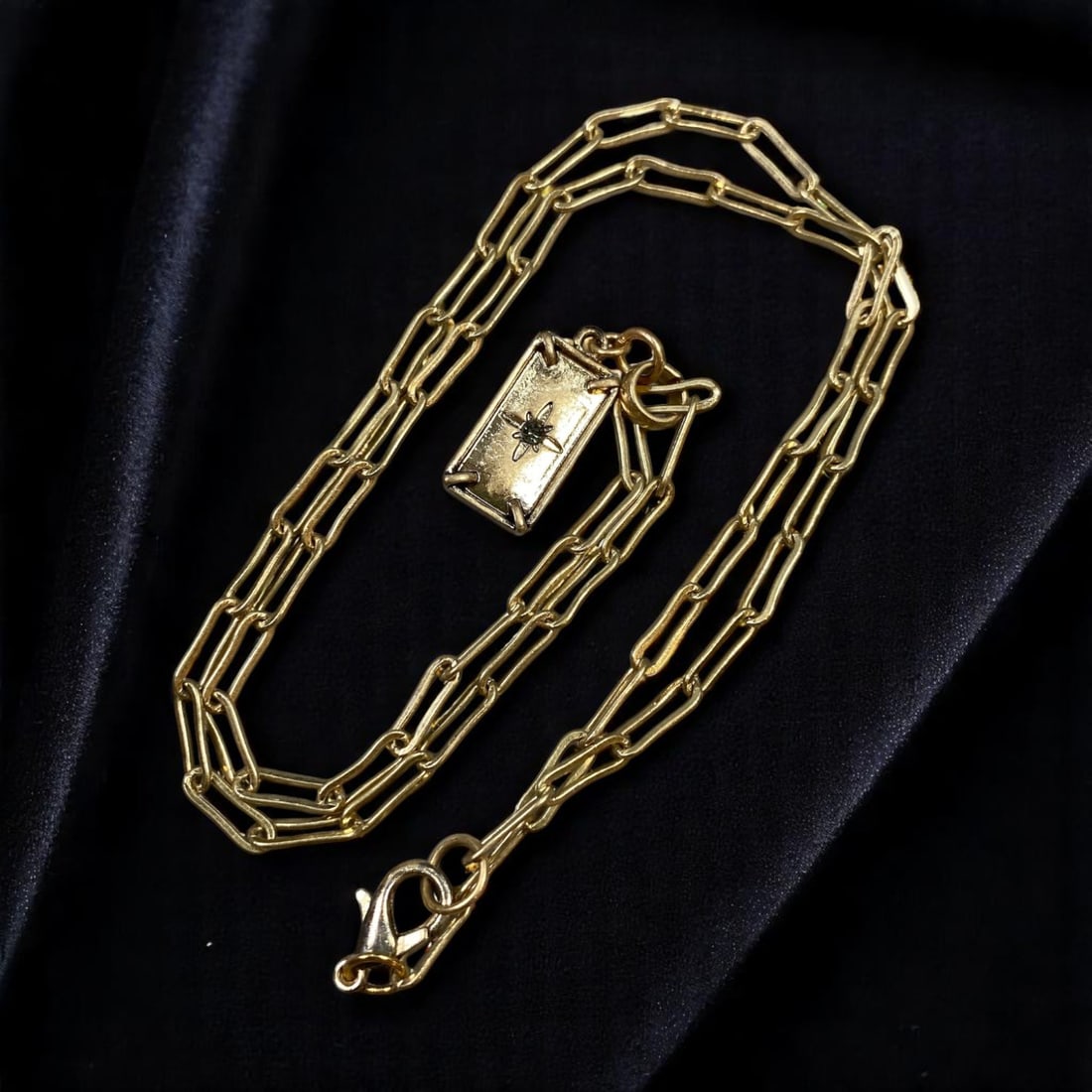 MODERN ELEGANCE: Gold-Tone Elongated Link Chain Necklace with Starburst Bar Pendant, 50cm: A refined statement of contemporary minimalism, this 50cm gold-tone necklace features a striking elongated paperclip-style link chain paired with a rectangular bar pendant. The pendant is finely engra